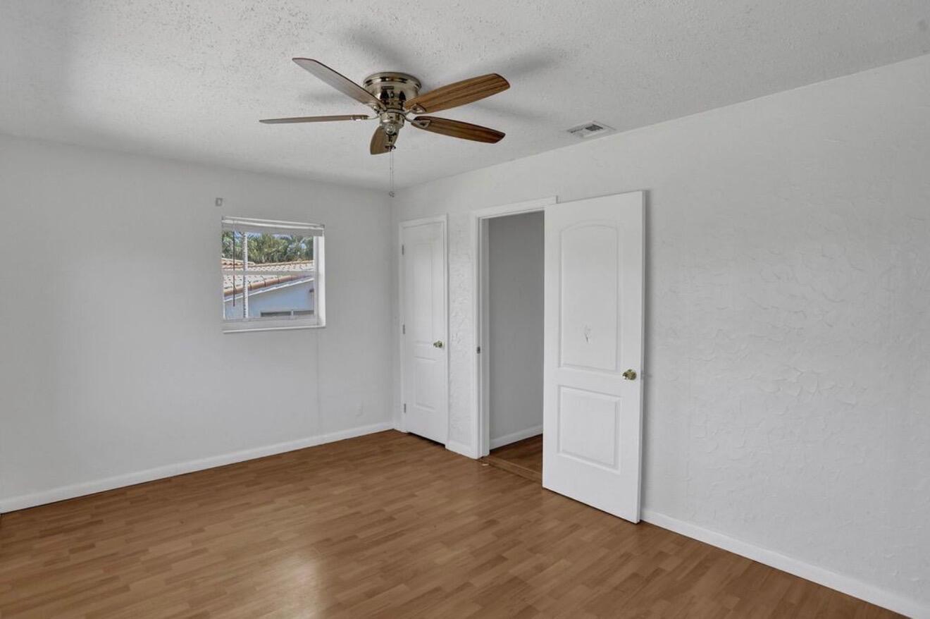 1425 NE 4TH Court