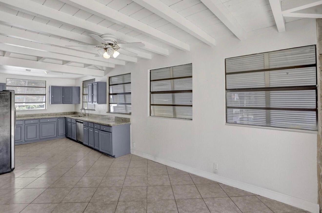 1425 NE 4TH Court