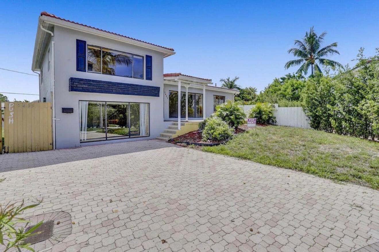 1425 NE 4TH Court