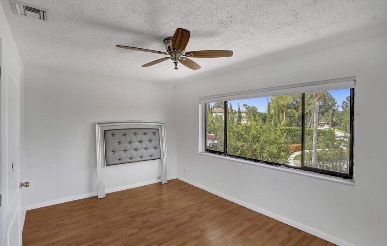 1425 NE 4TH Court