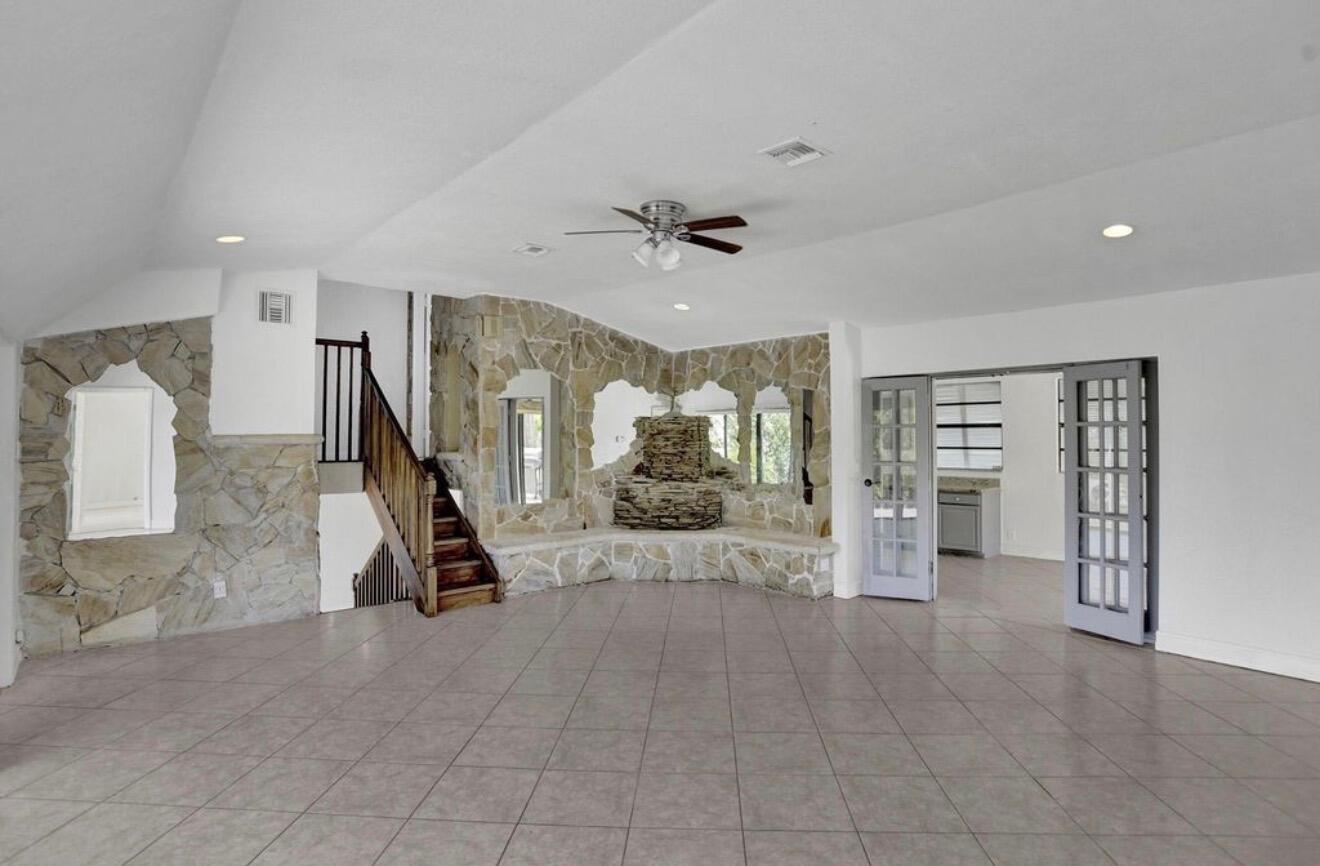 1425 NE 4TH Court