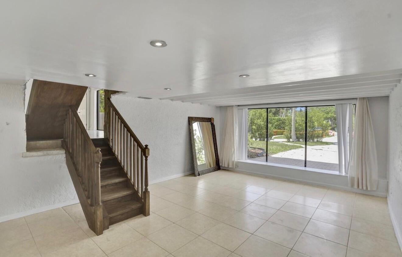 1425 NE 4TH Court