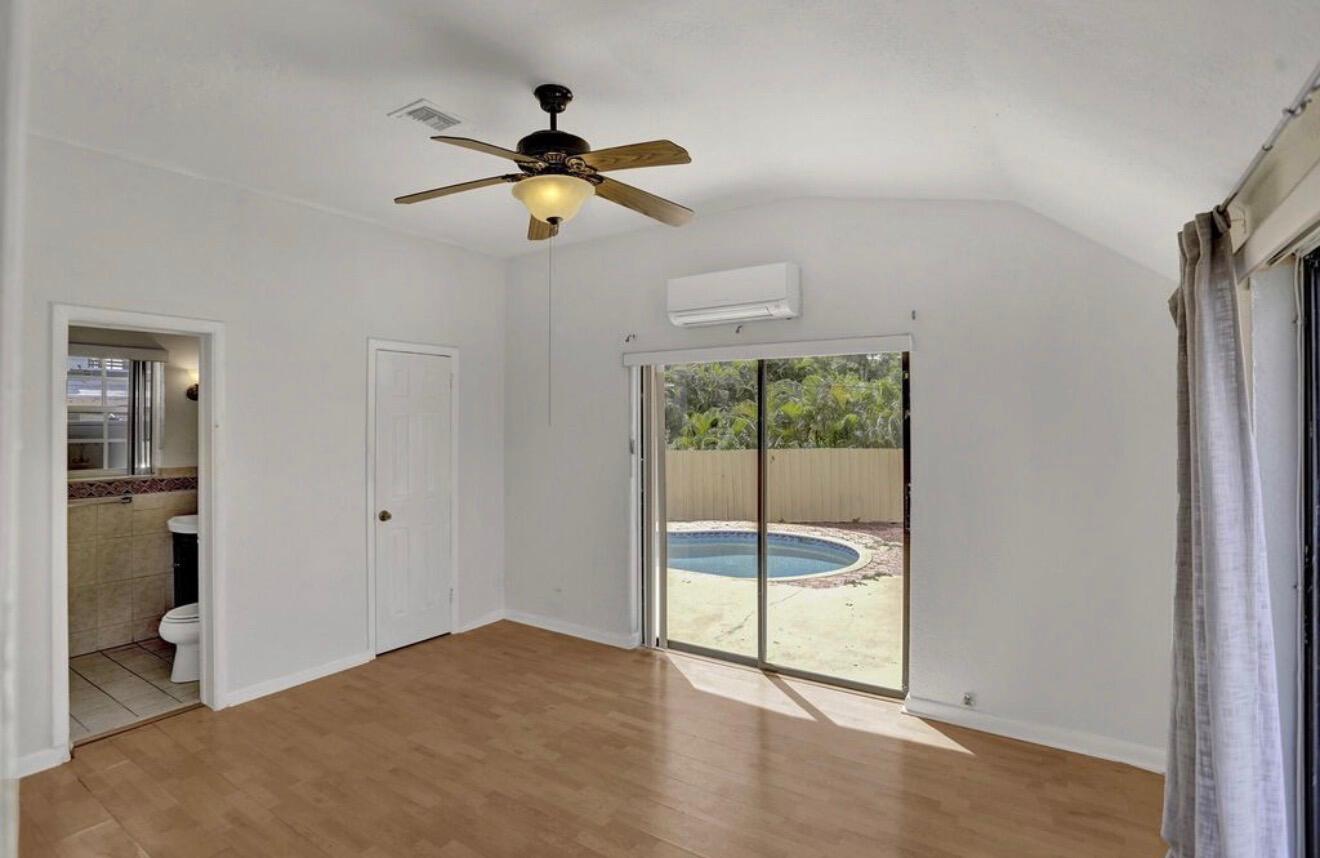 1425 NE 4TH Court