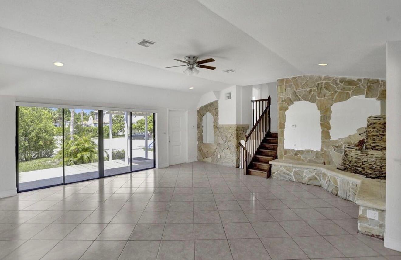 1425 NE 4TH Court