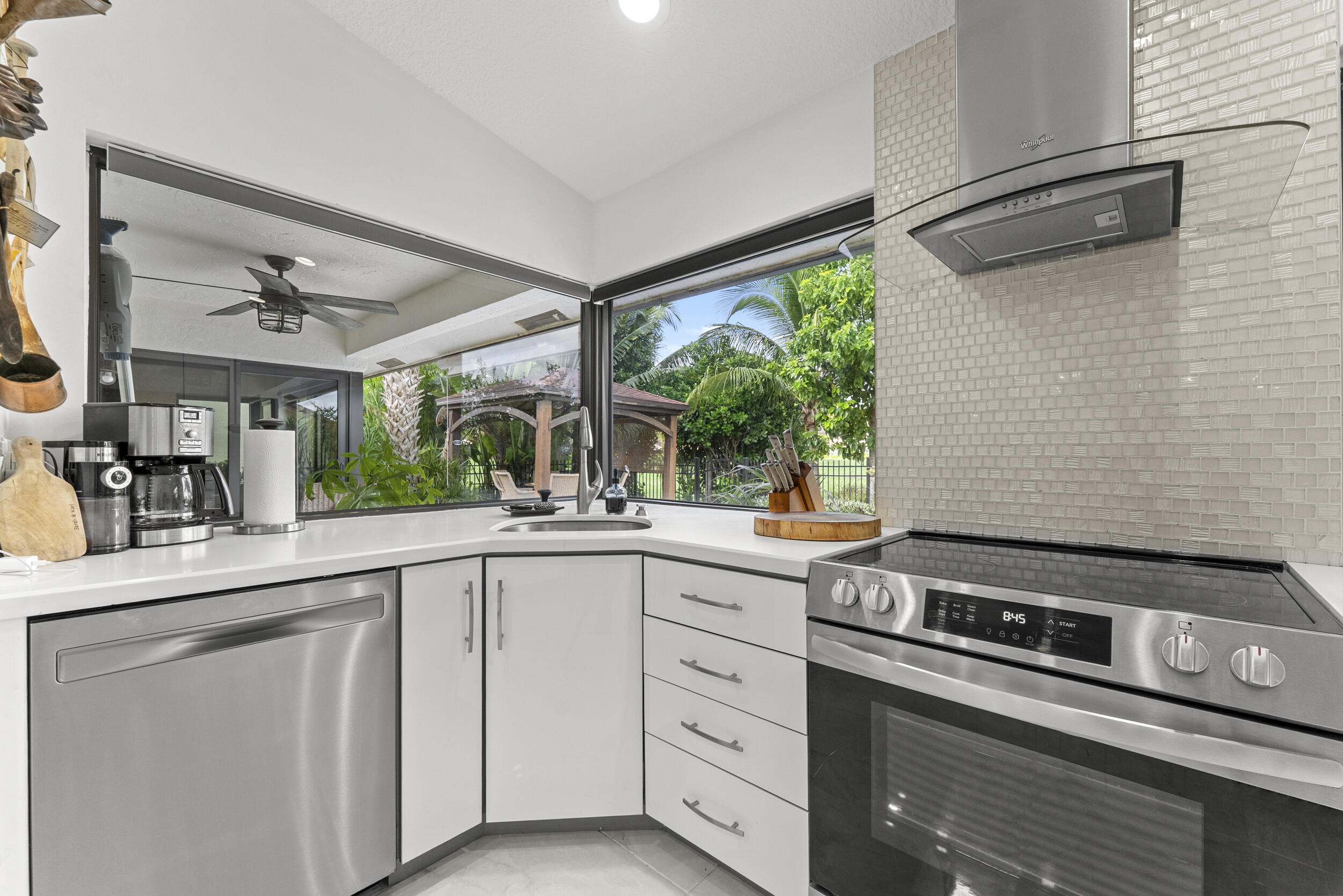 7029 GOLF POINTE Circle