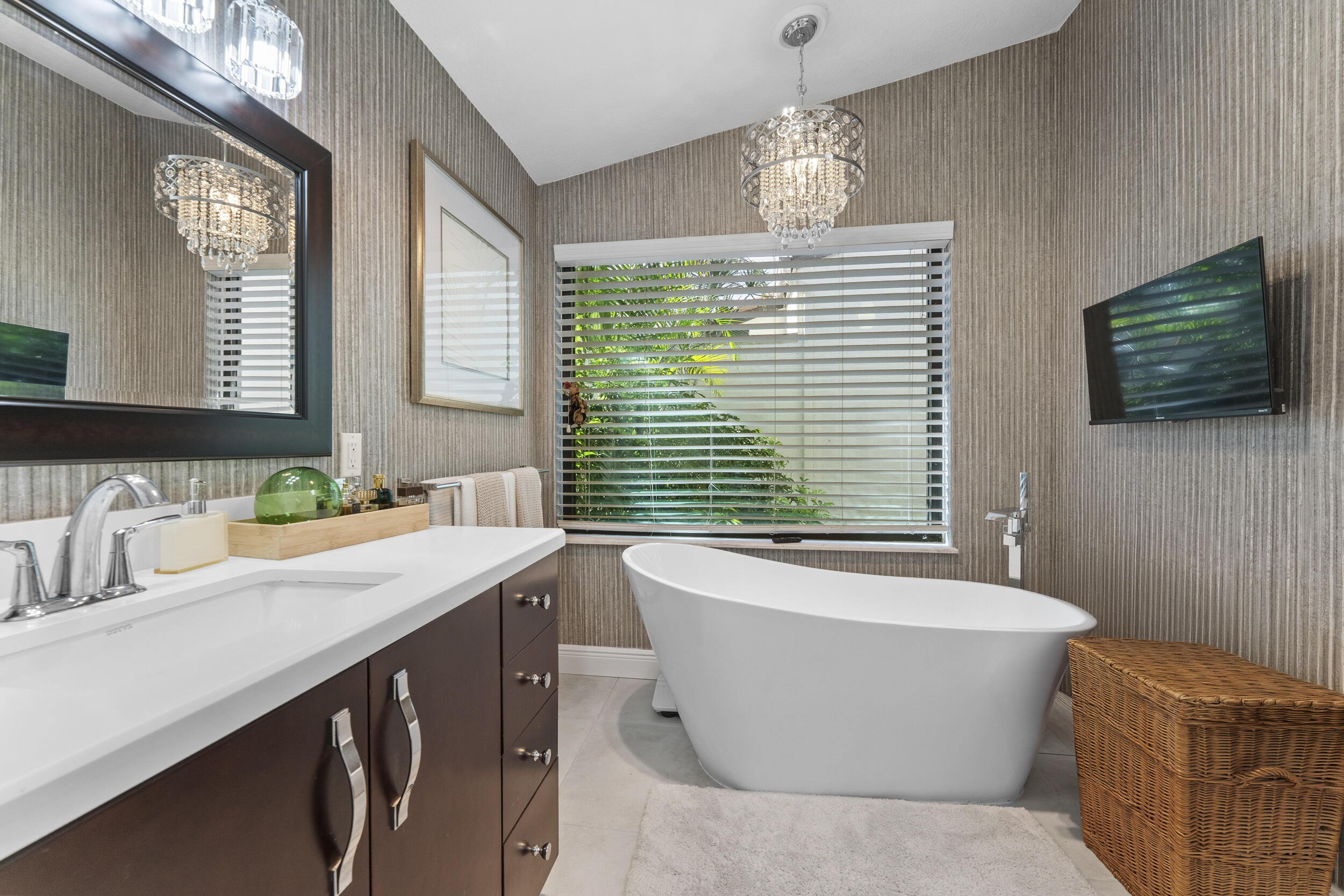 7029 GOLF POINTE Circle