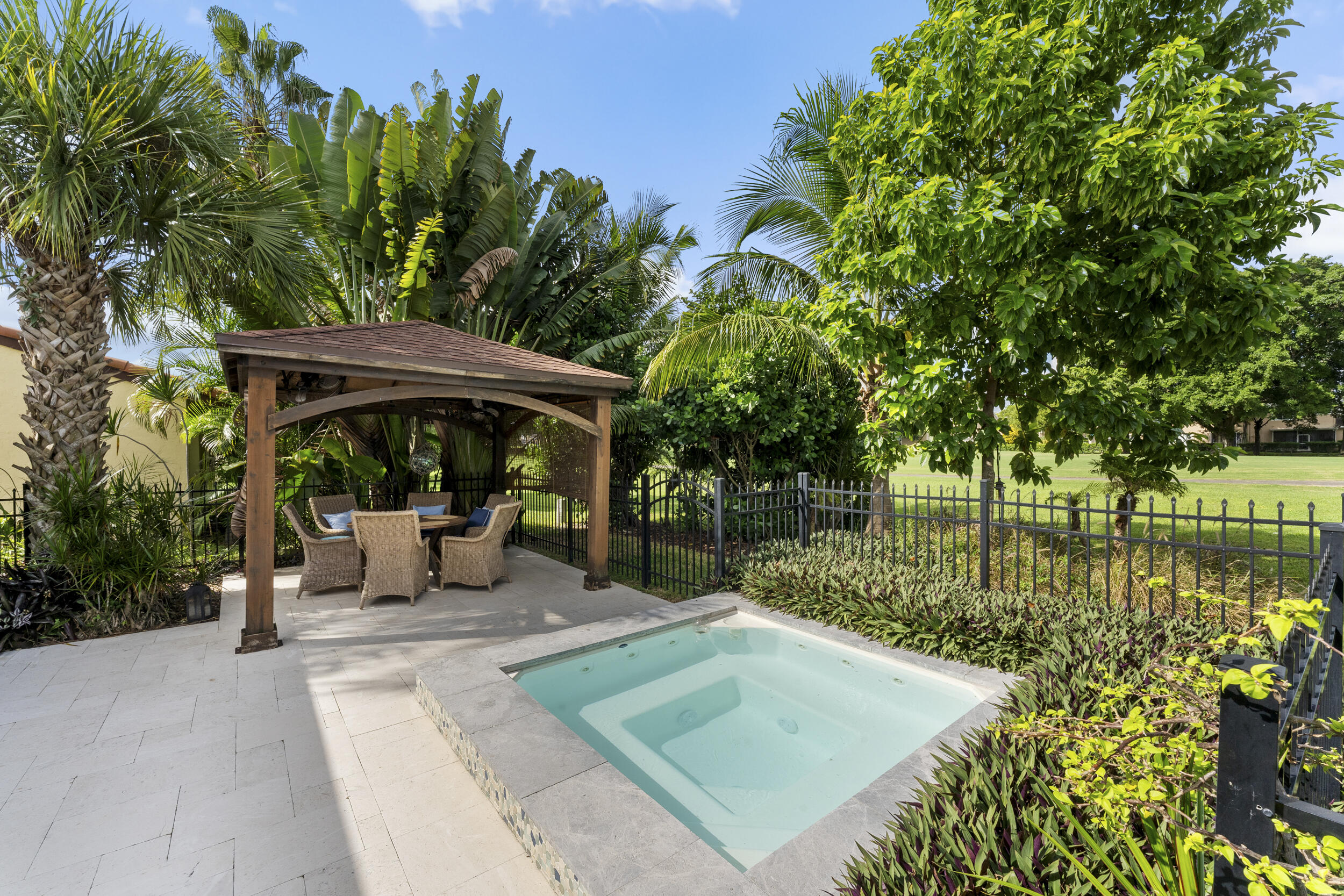 7029 GOLF POINTE Circle