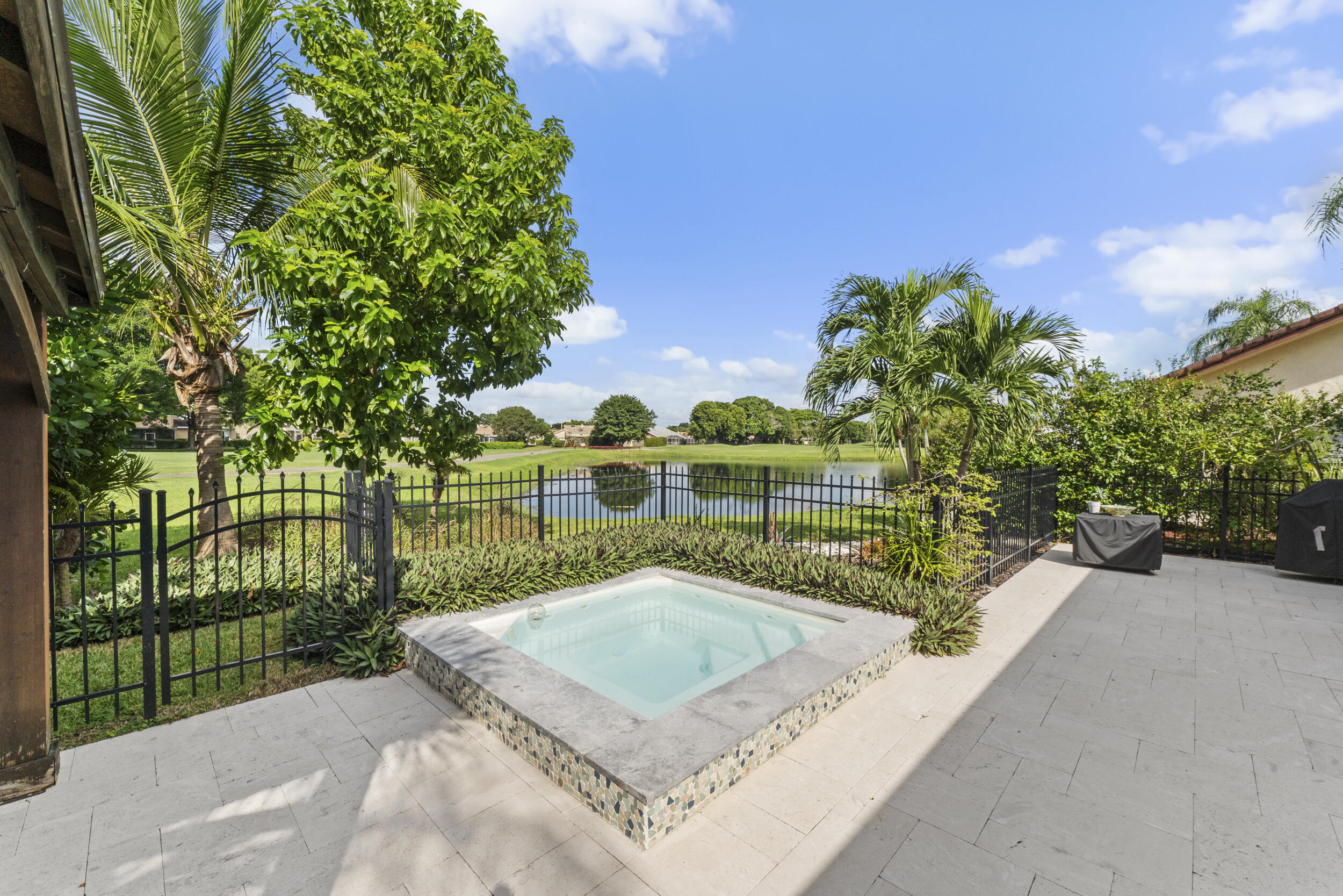 7029 GOLF POINTE Circle