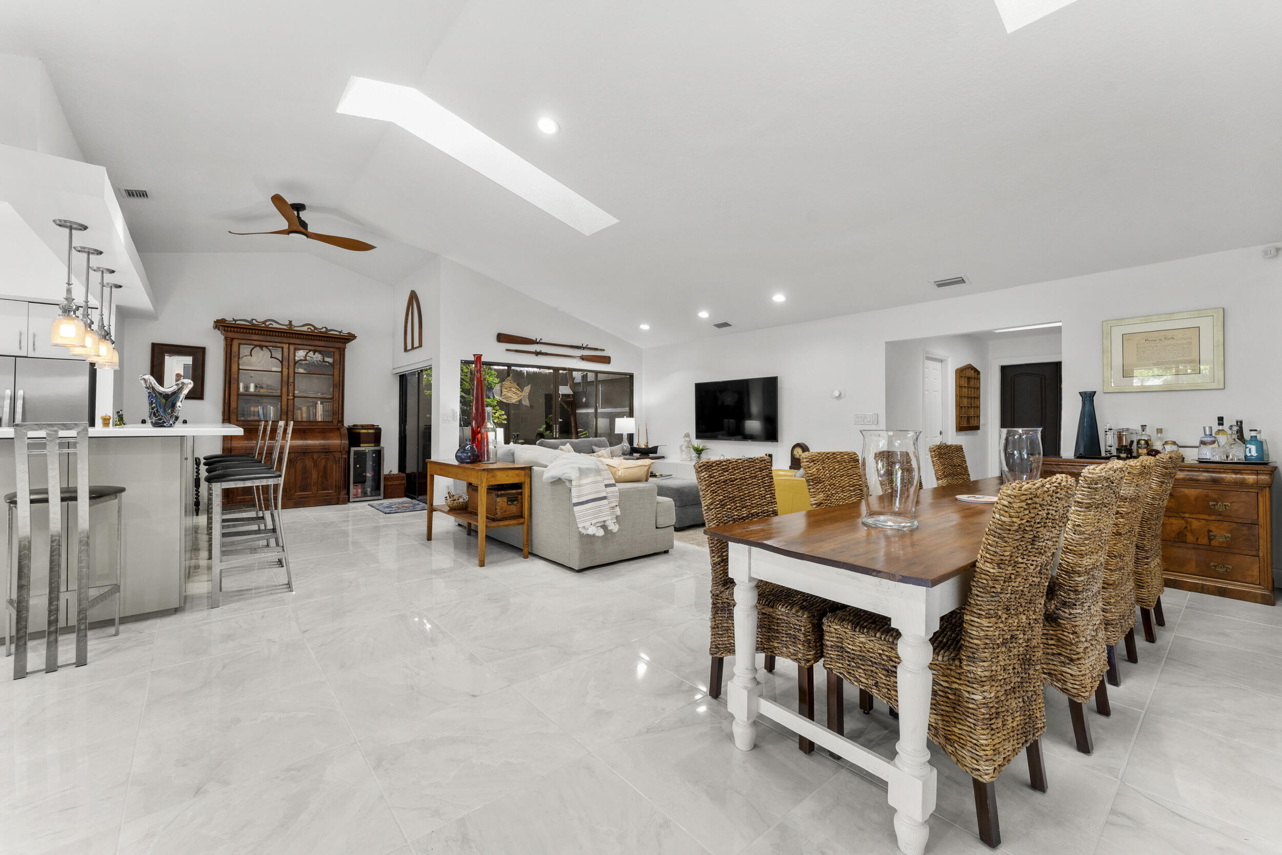 7029 GOLF POINTE Circle
