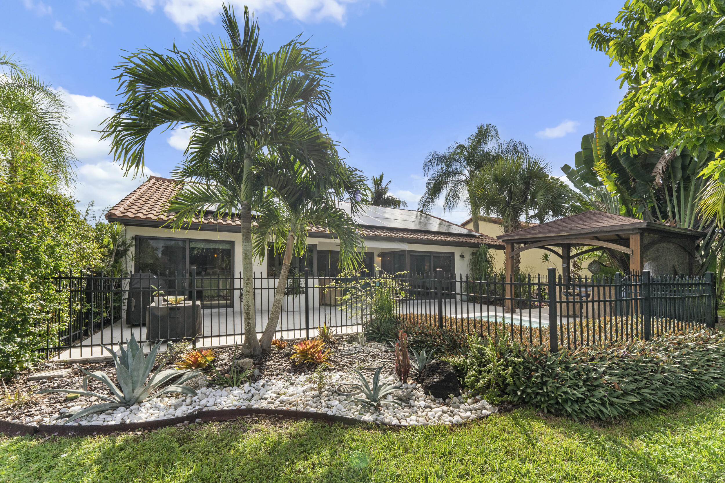 7029 GOLF POINTE Circle