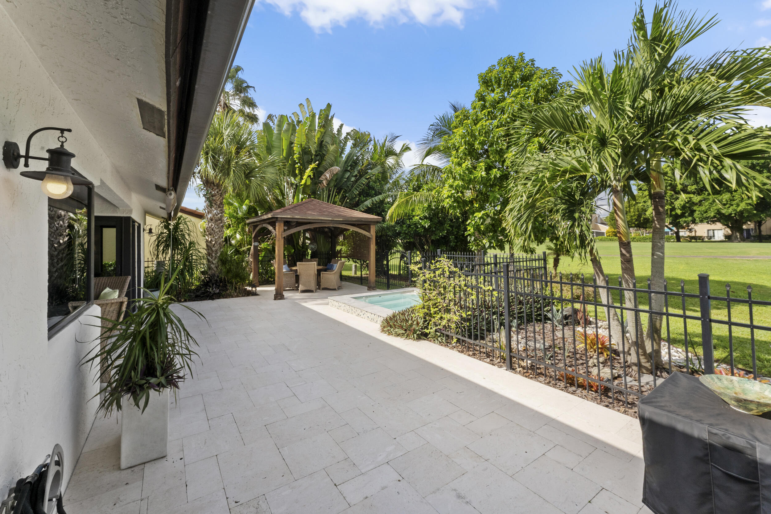 7029 GOLF POINTE Circle