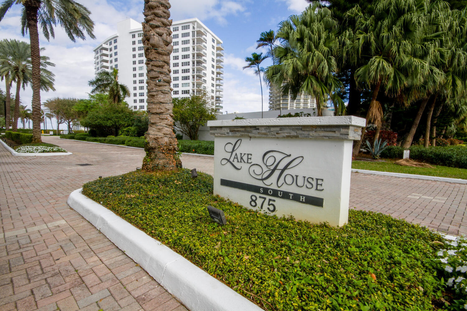 875 E Camino Real 9e