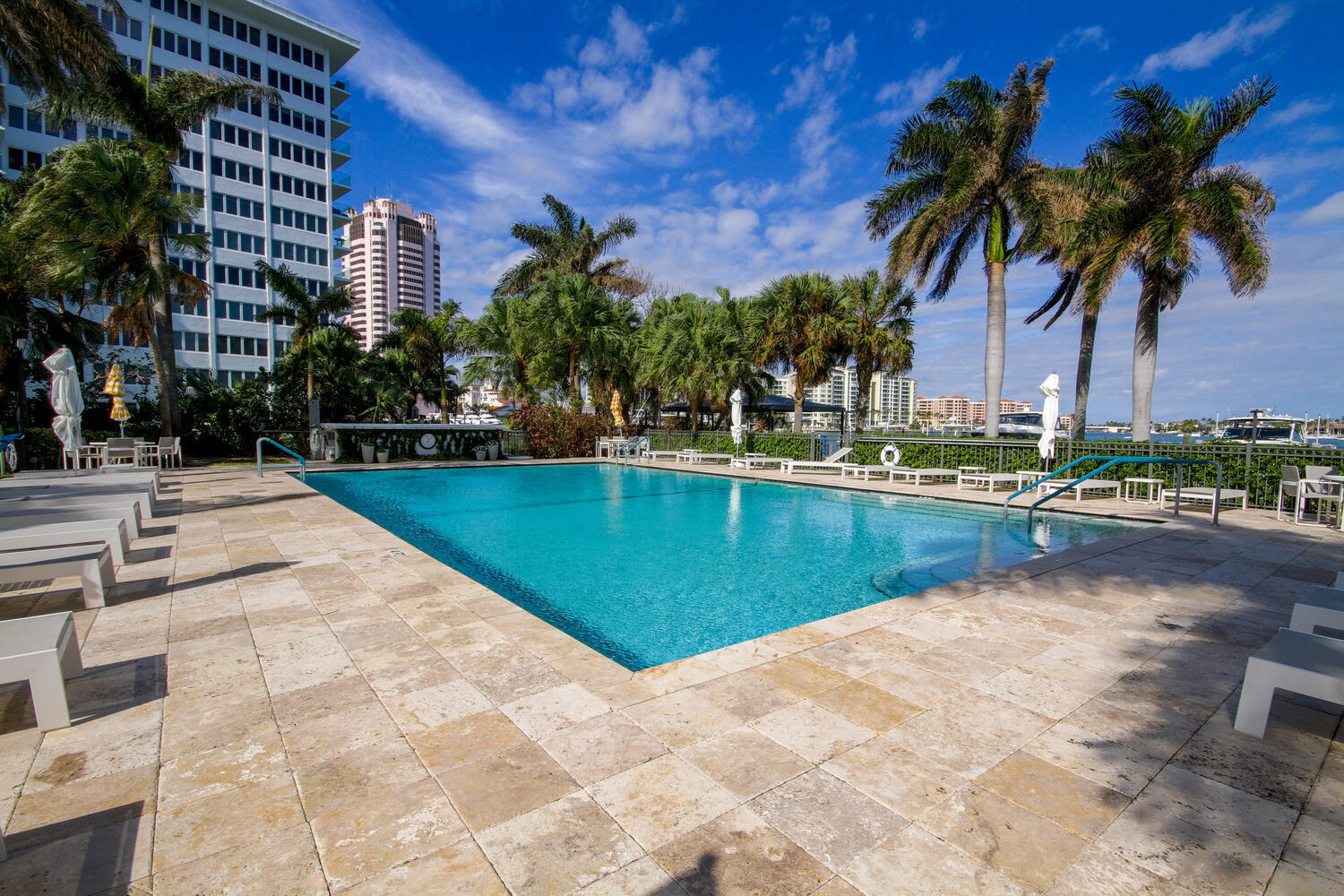 875 E Camino Real 9e