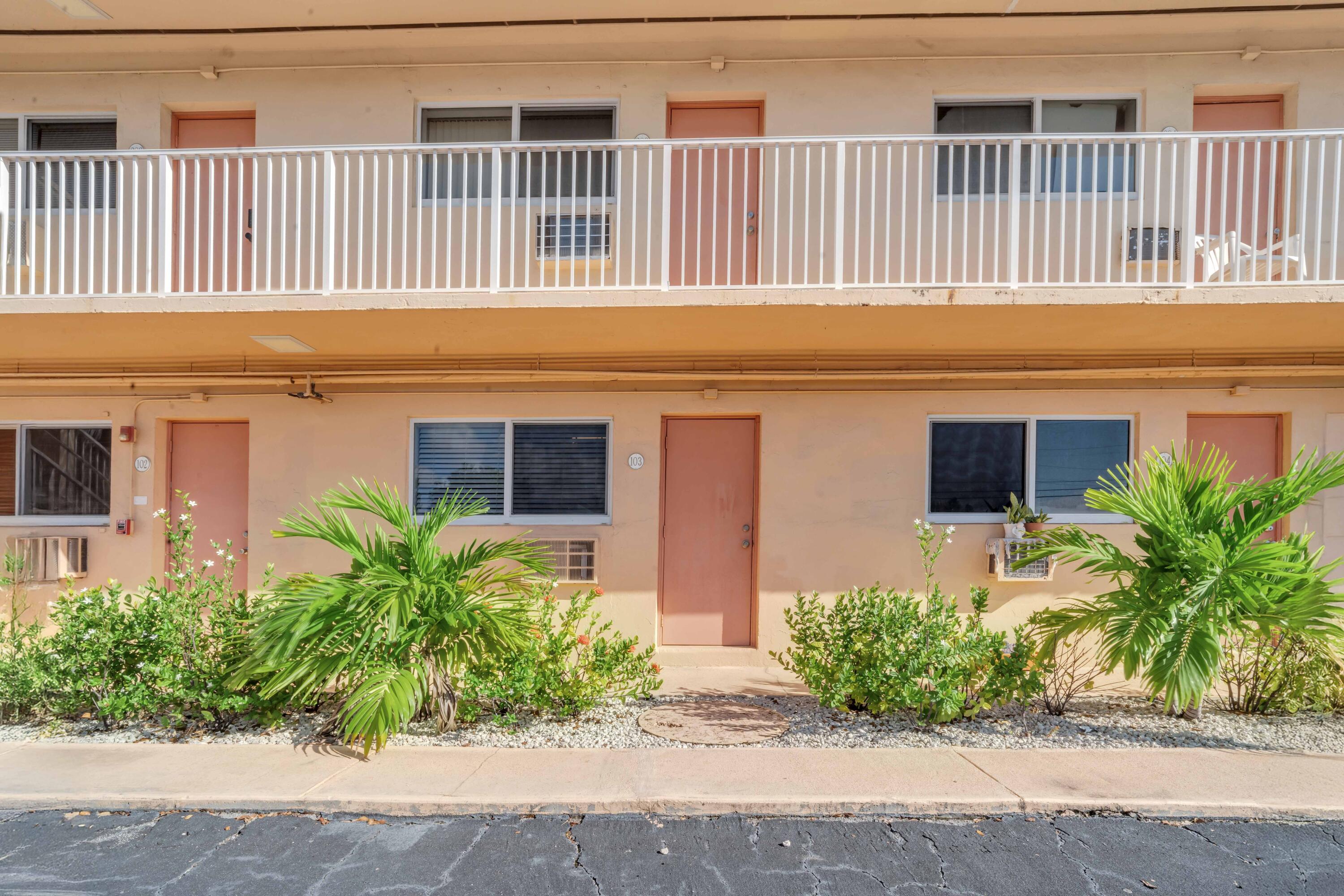 301 E Mcnab Road 103