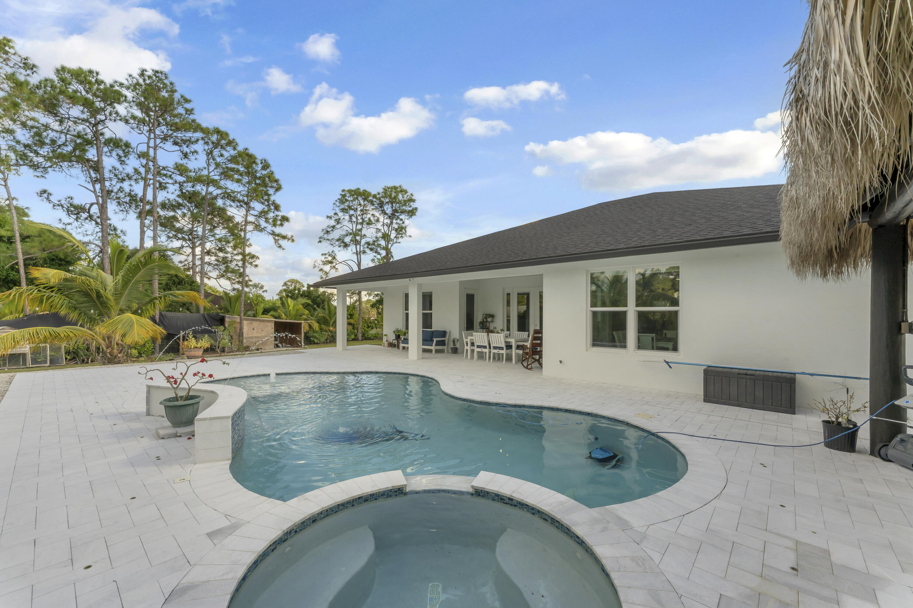 15435 Northlake Boulevard