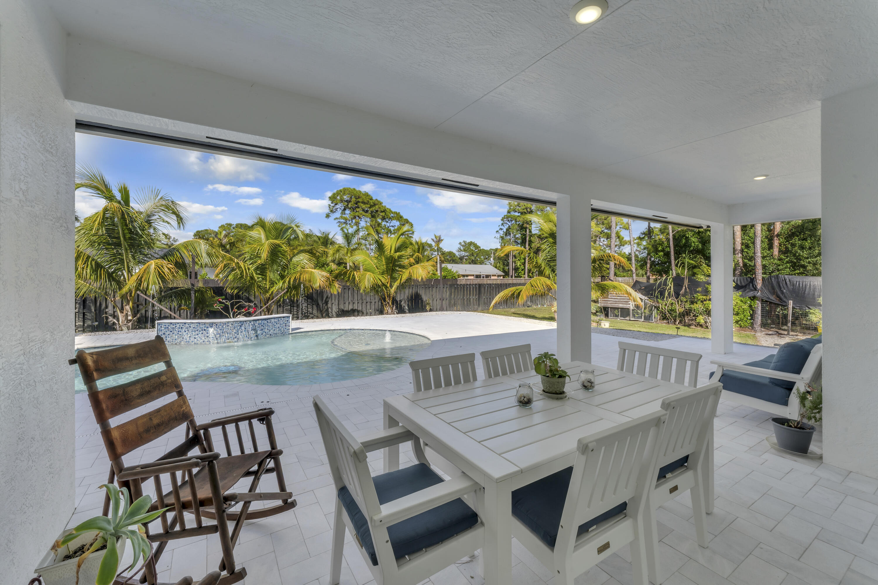 15435 Northlake Boulevard