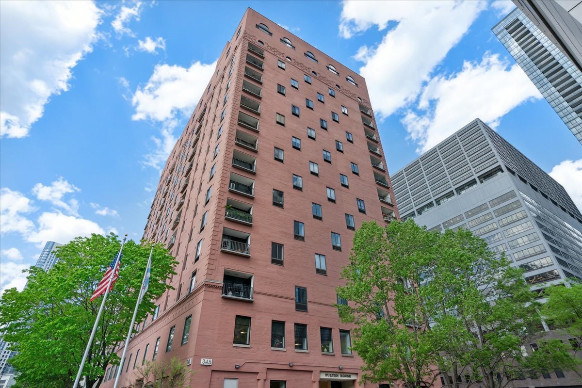 345 N Canal Street Unit: 608