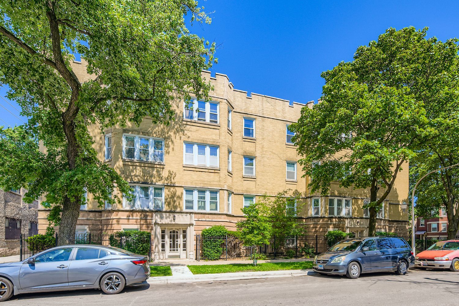 3102 W Berteau Avenue Unit: 3