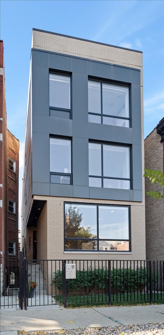 2005 W Huron Street Unit: 1
