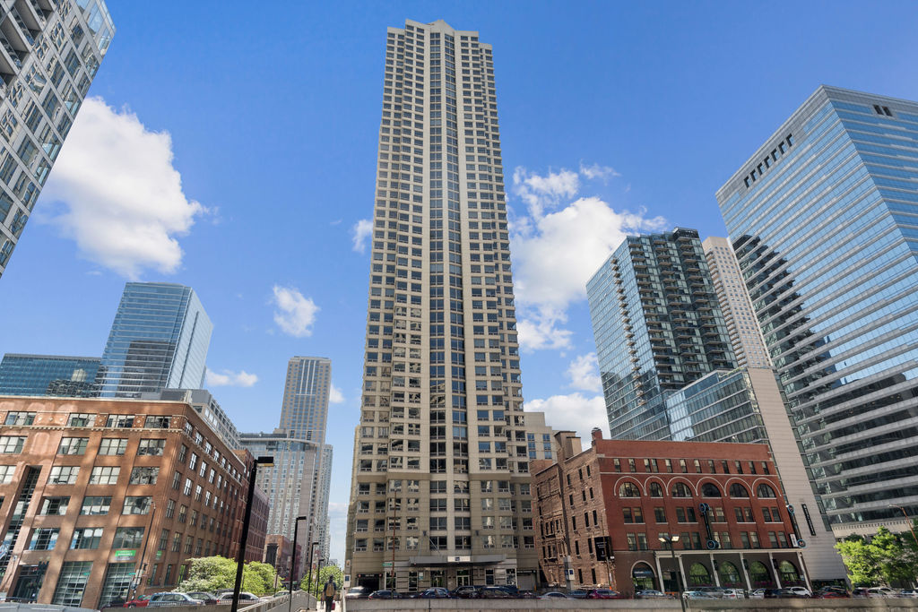 440 N Wabash Avenue Unit: 2702