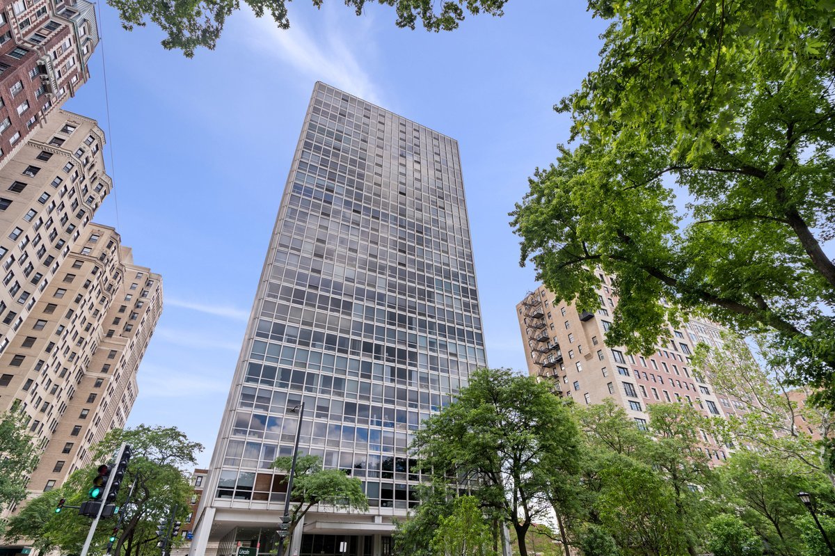 2400 N Lakeview Avenue Unit: 1116