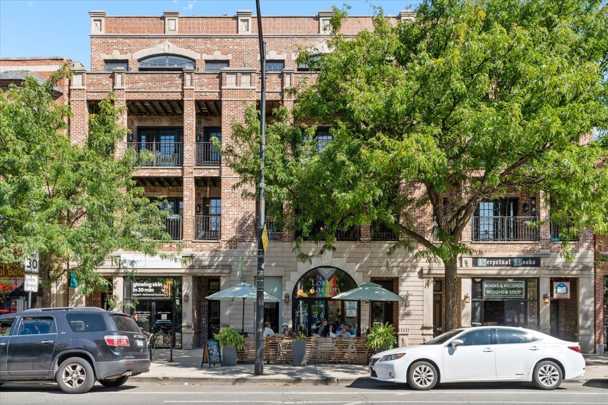 2140 W Division Street Unit: 4