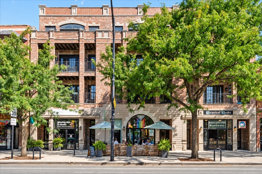 2140 W Division Street Unit: 4