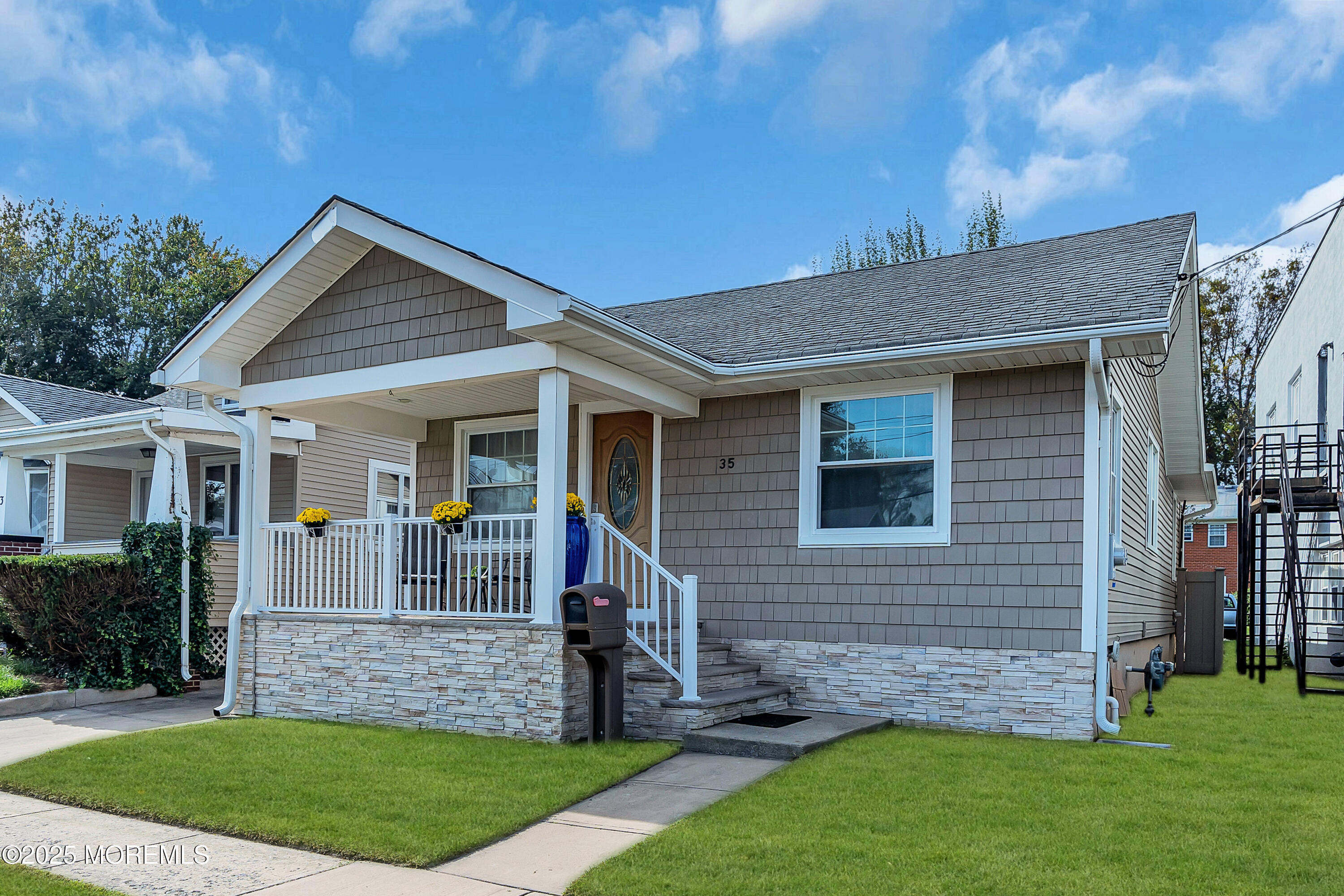 35 Lipman Place