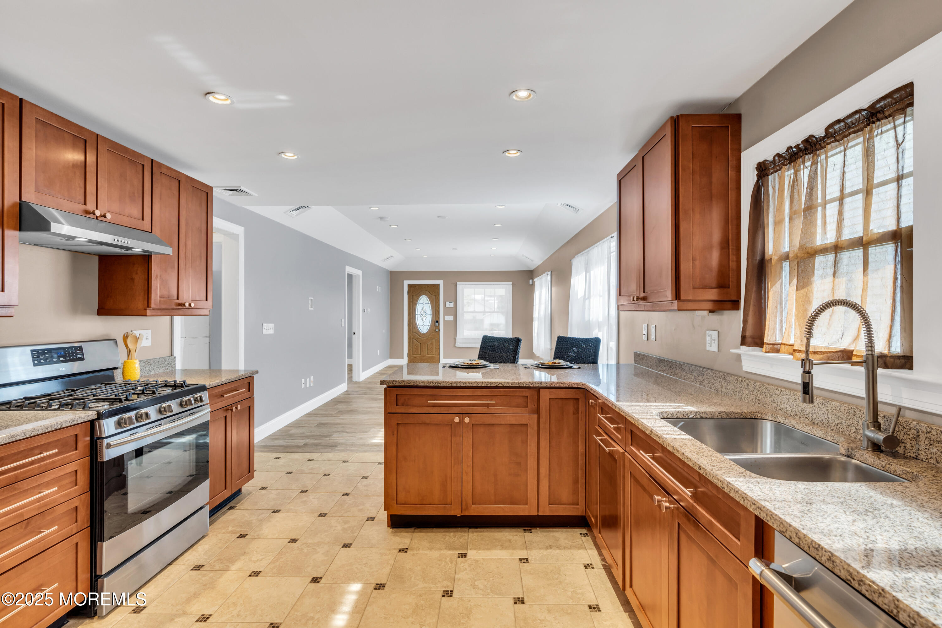 35 Lipman Place