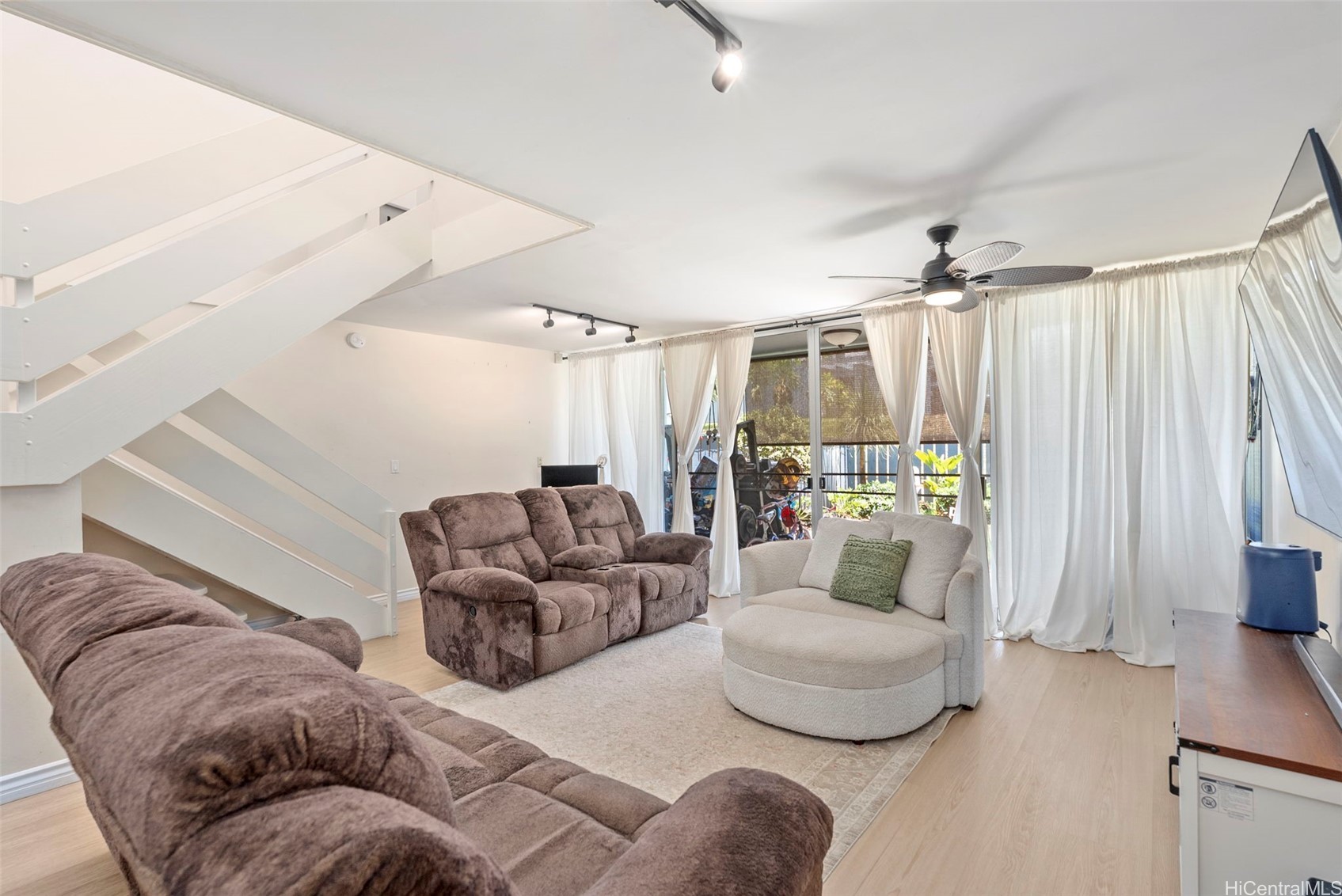 95-322 Kahikinui Court 233