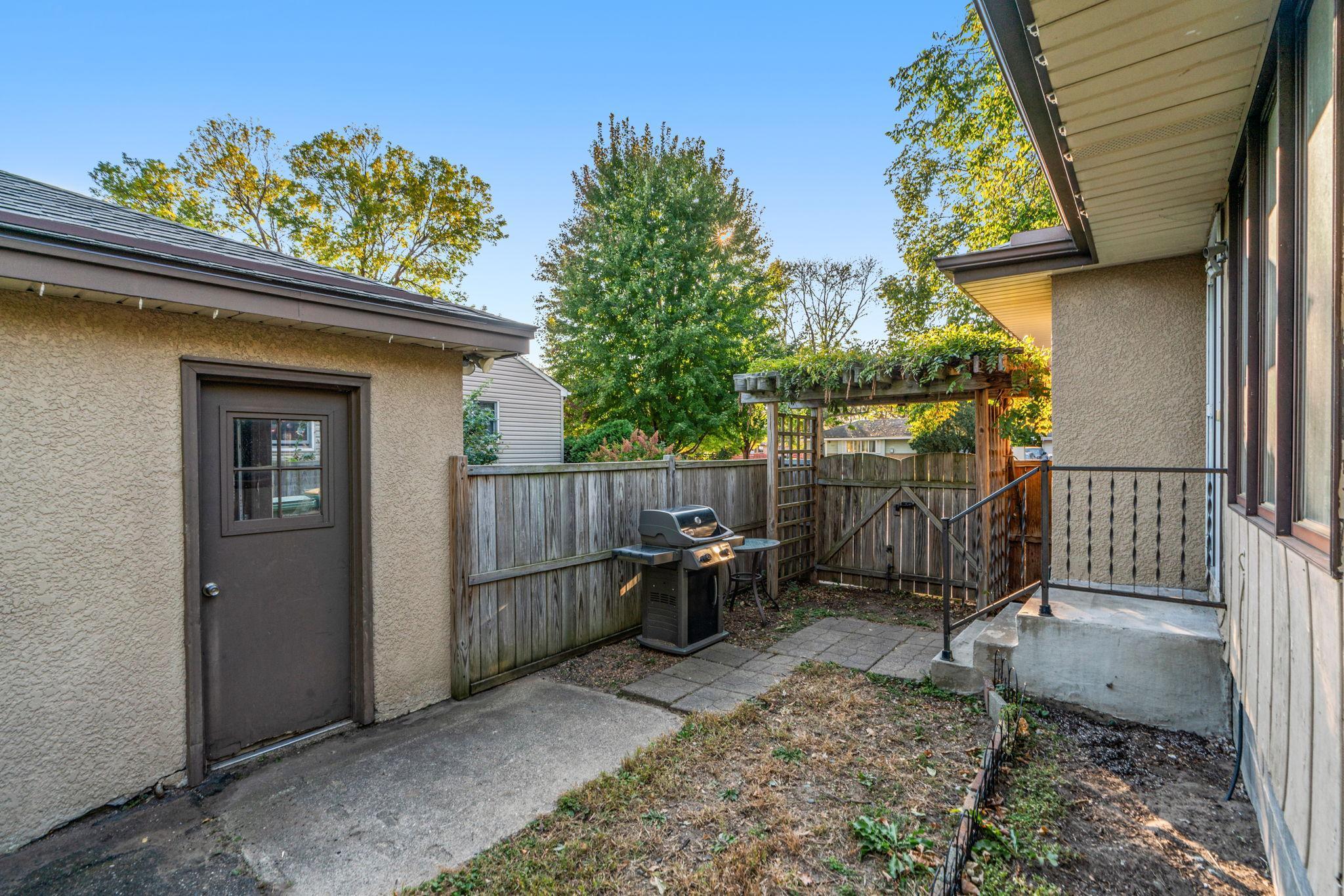 6106 Emerson Avenue N