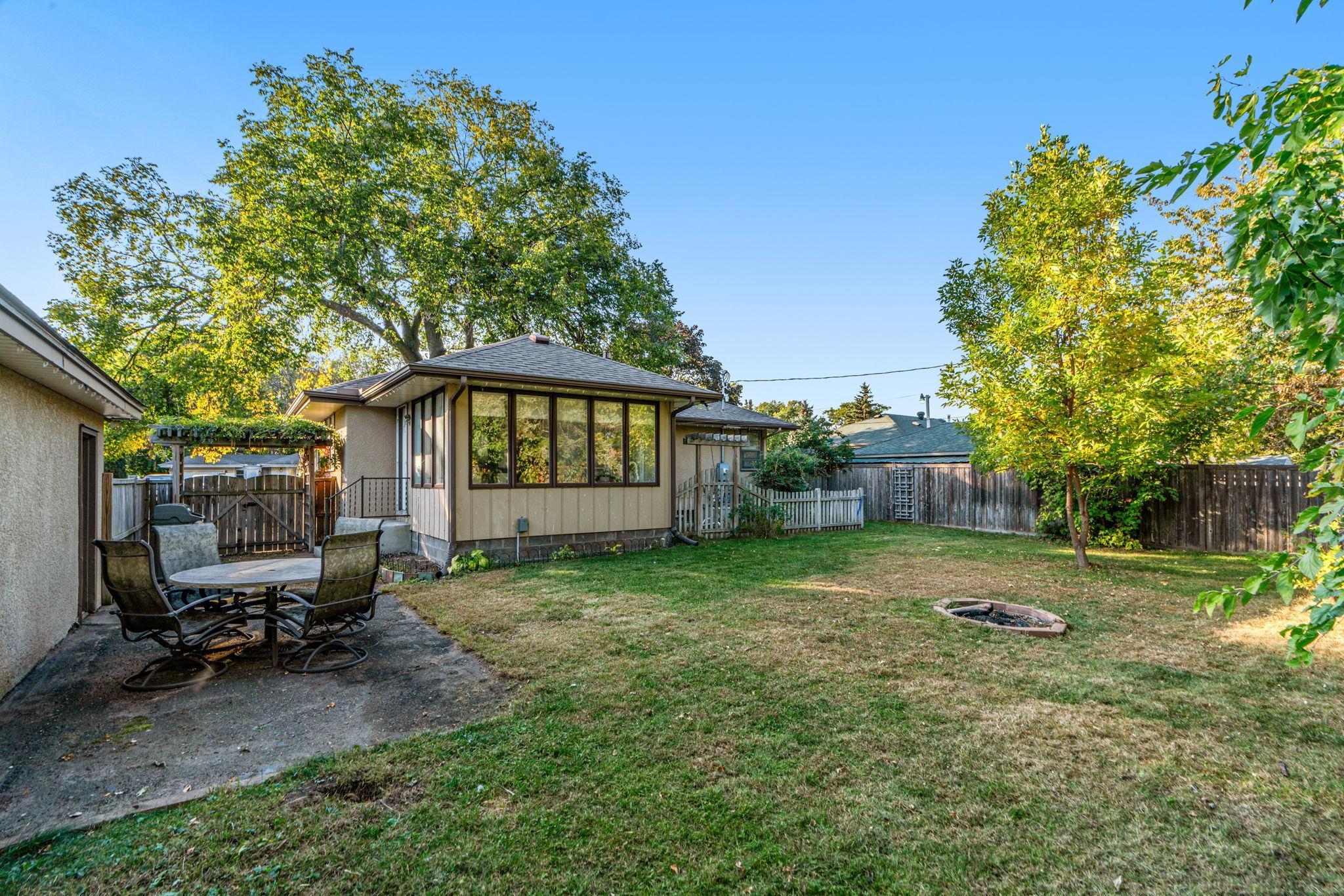 6106 Emerson Avenue N