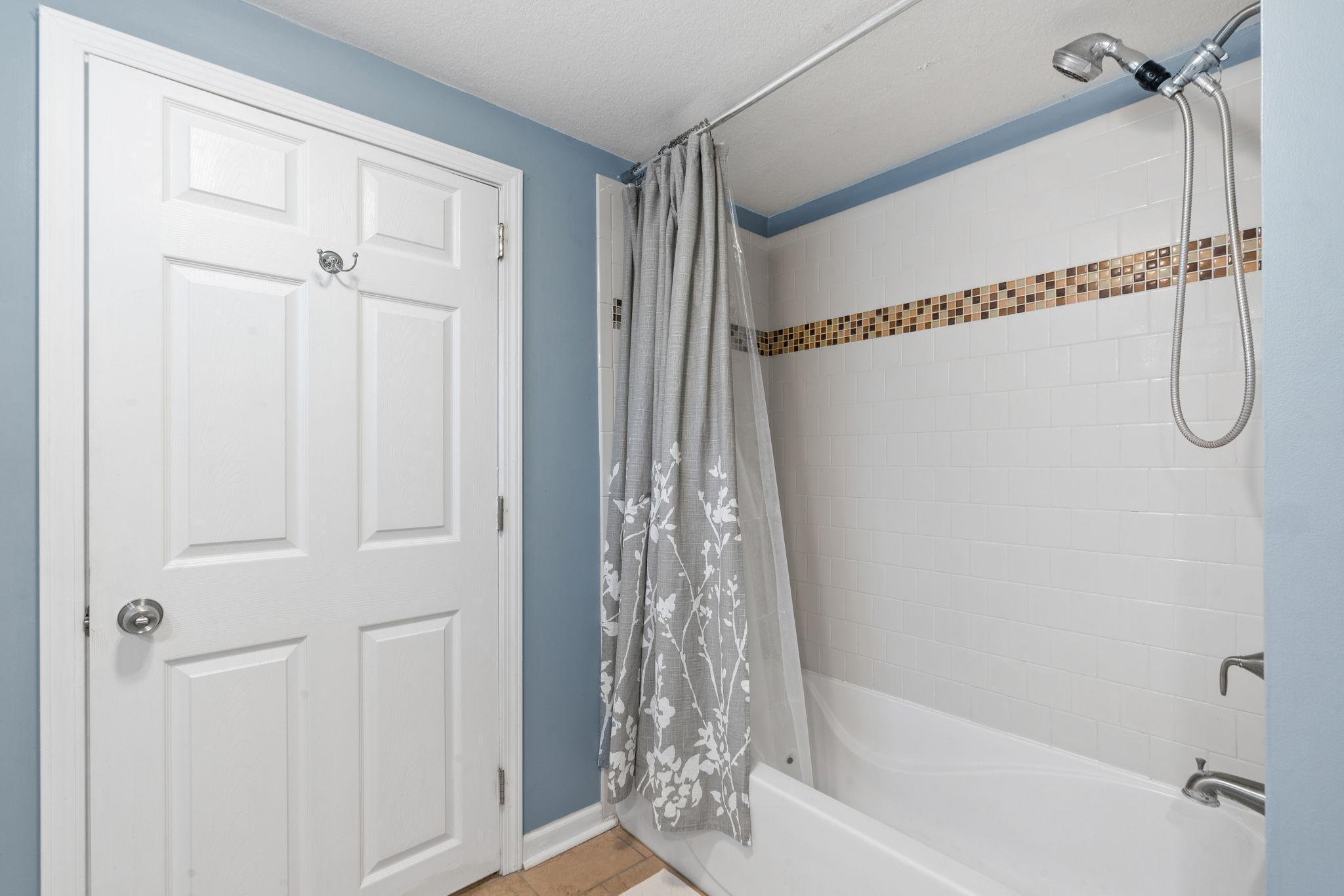 6106 Emerson Avenue N