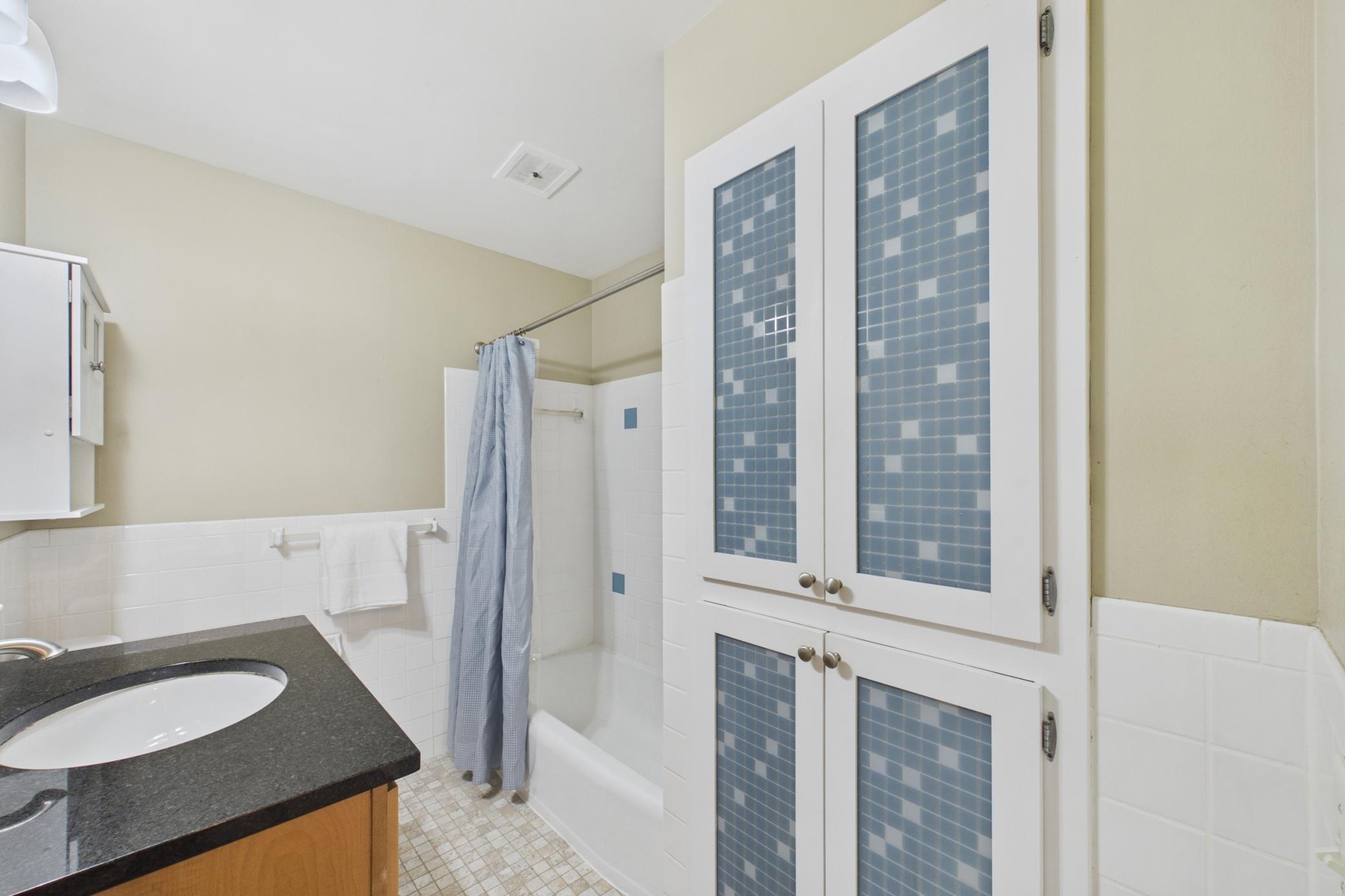 2706 Humboldt Avenue S Unit: 203