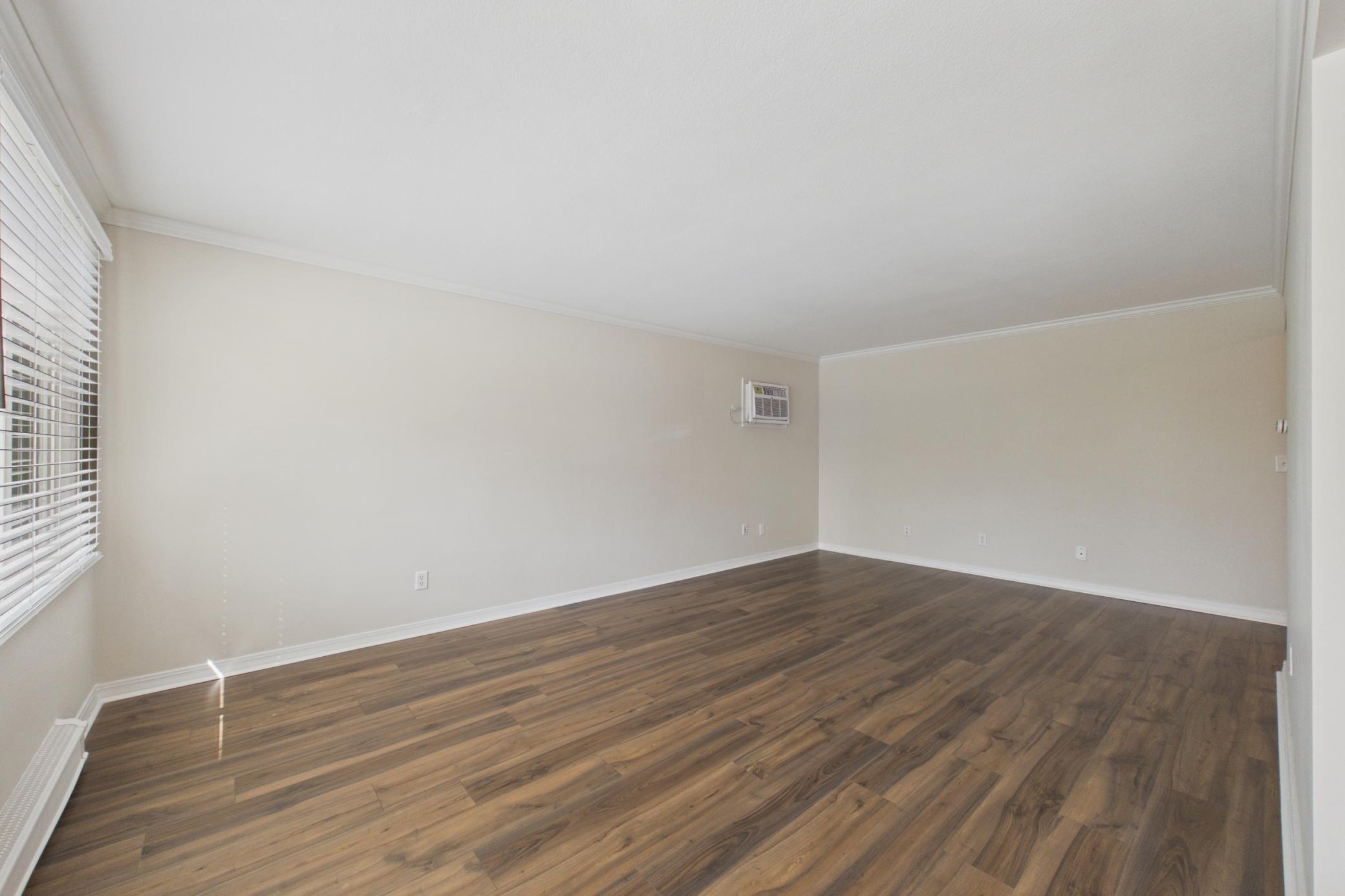 2706 Humboldt Avenue S Unit: 203