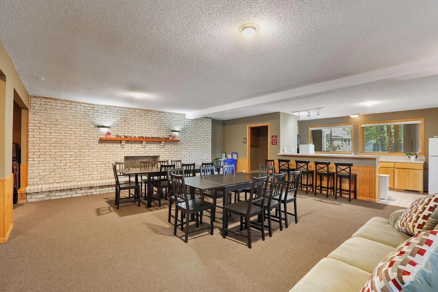 10840 Rockford Road Unit: 212