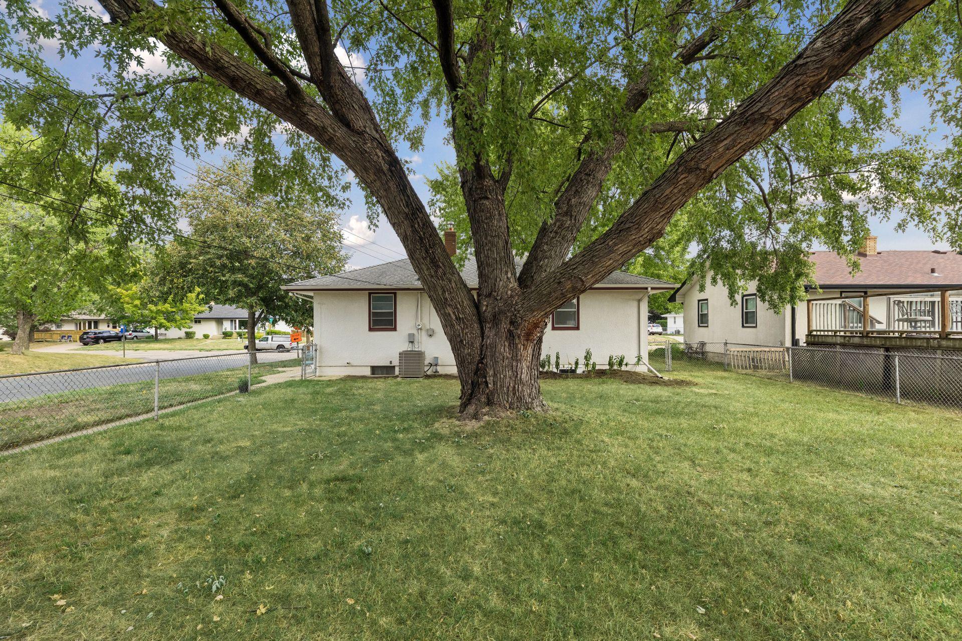 157 Poplar Street W