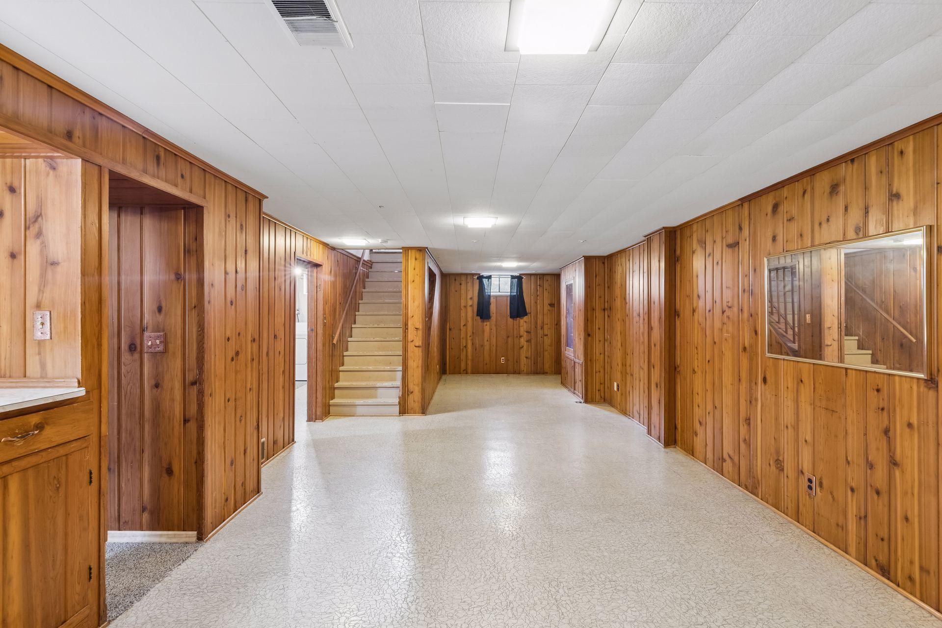 157 Poplar Street W