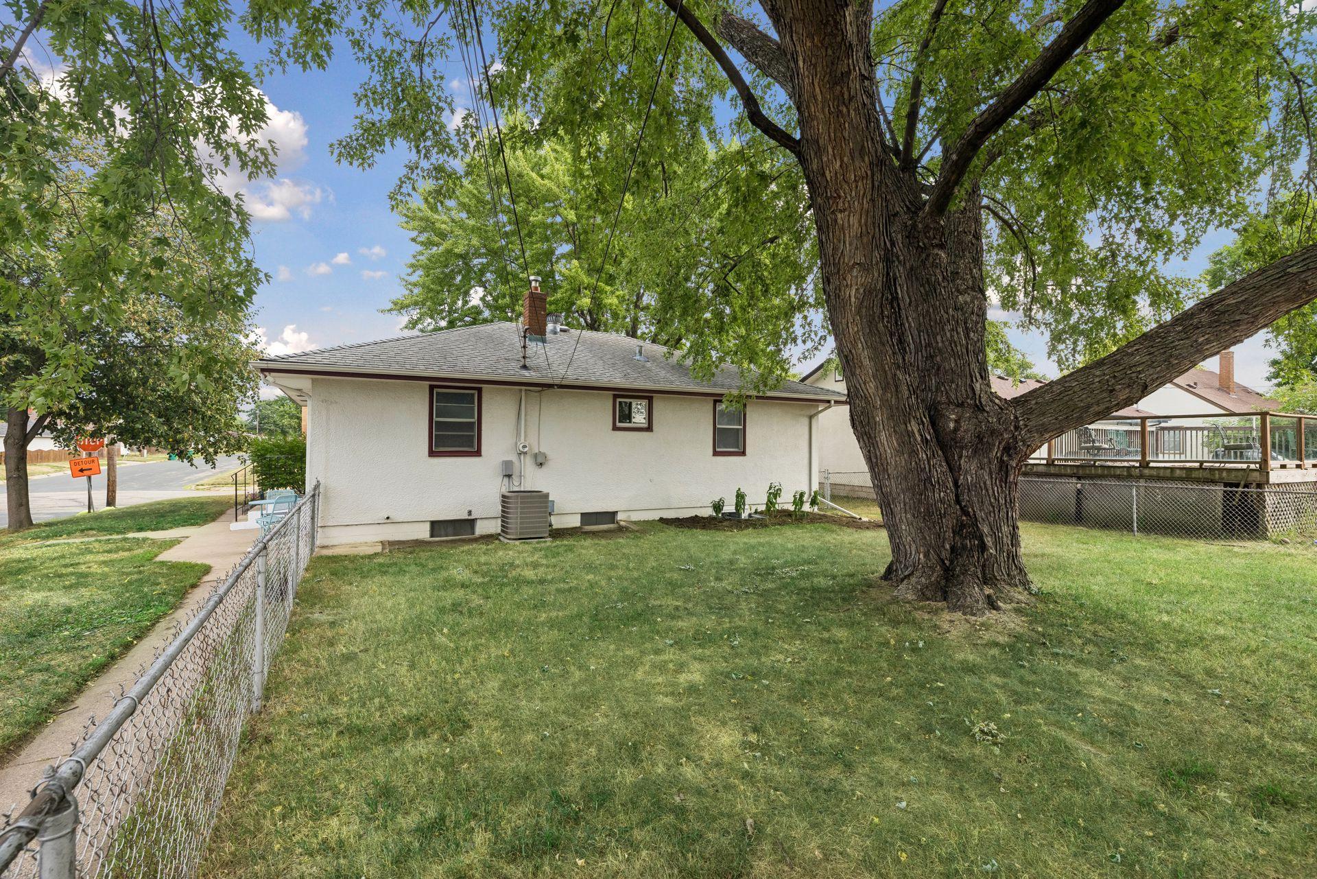 157 Poplar Street W