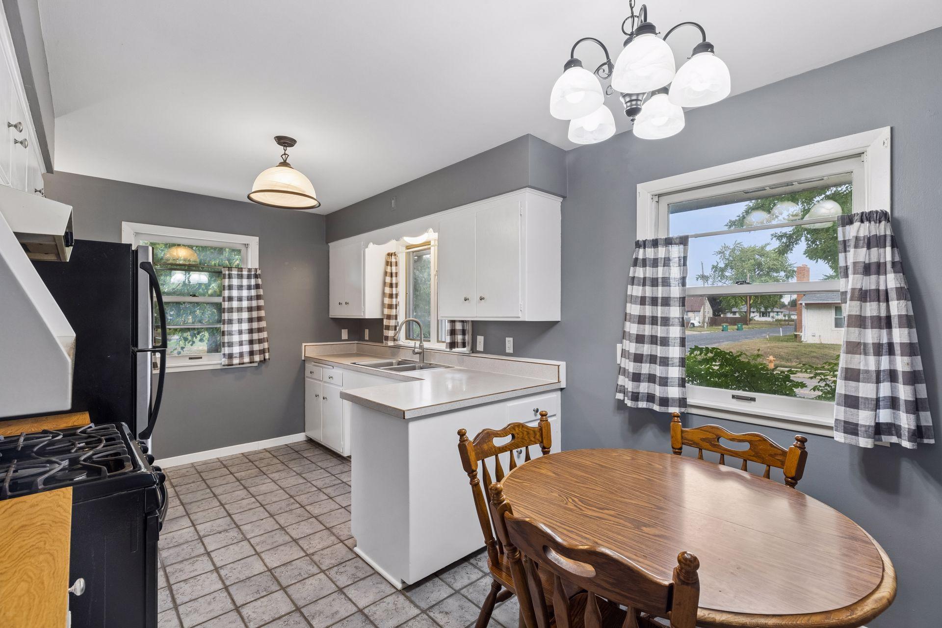 157 Poplar Street W