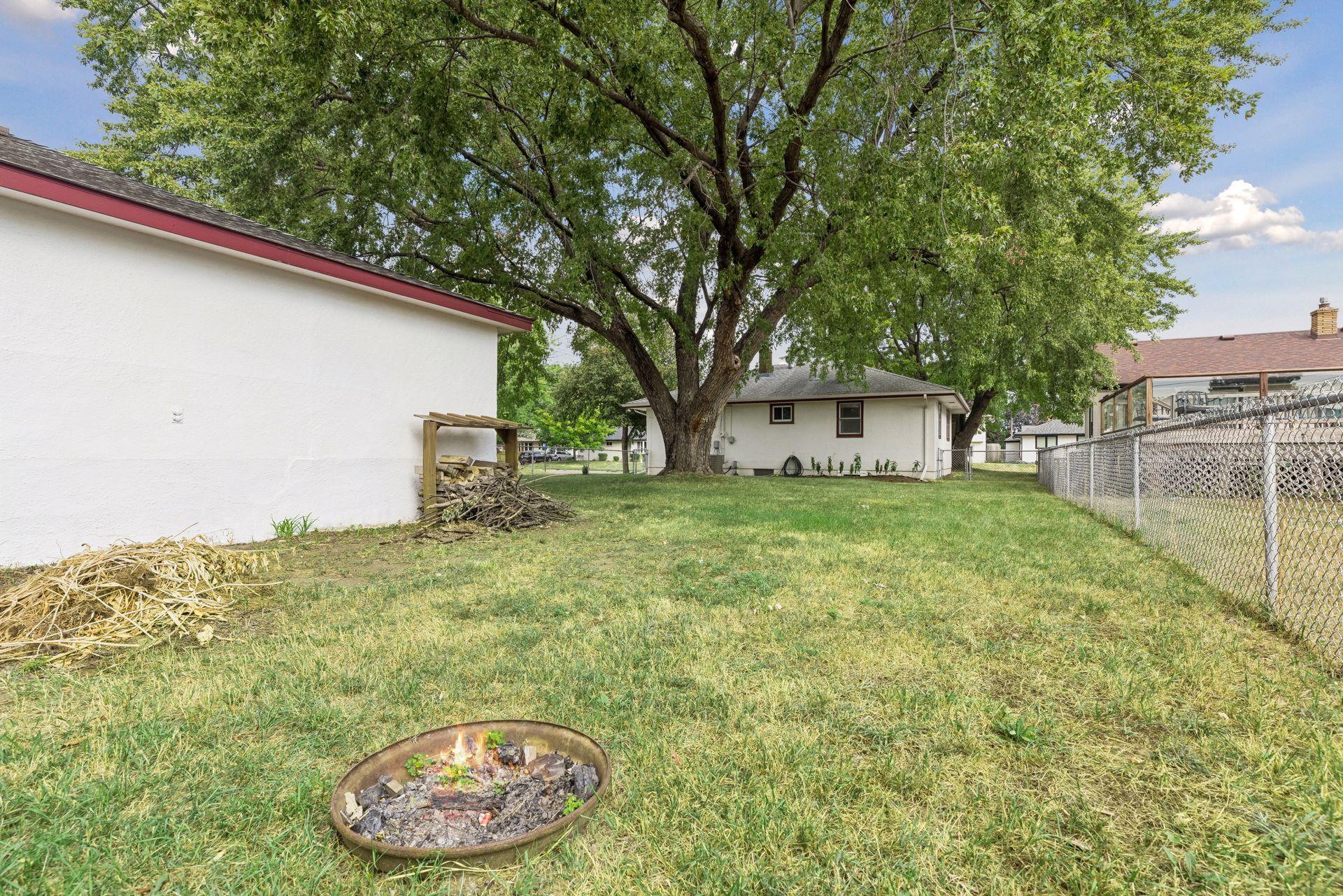 157 Poplar Street W