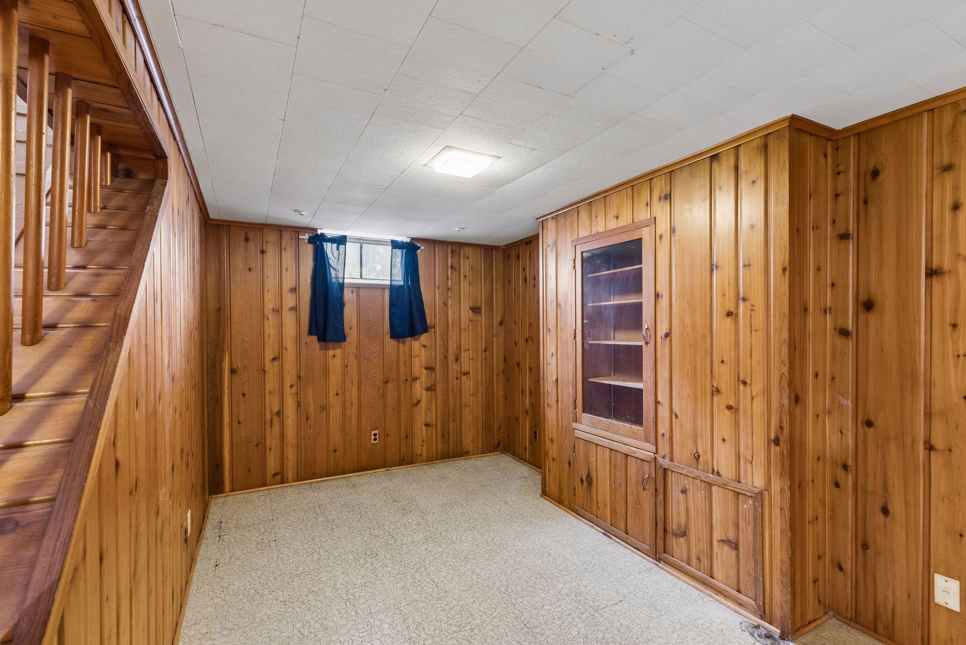 157 Poplar Street W