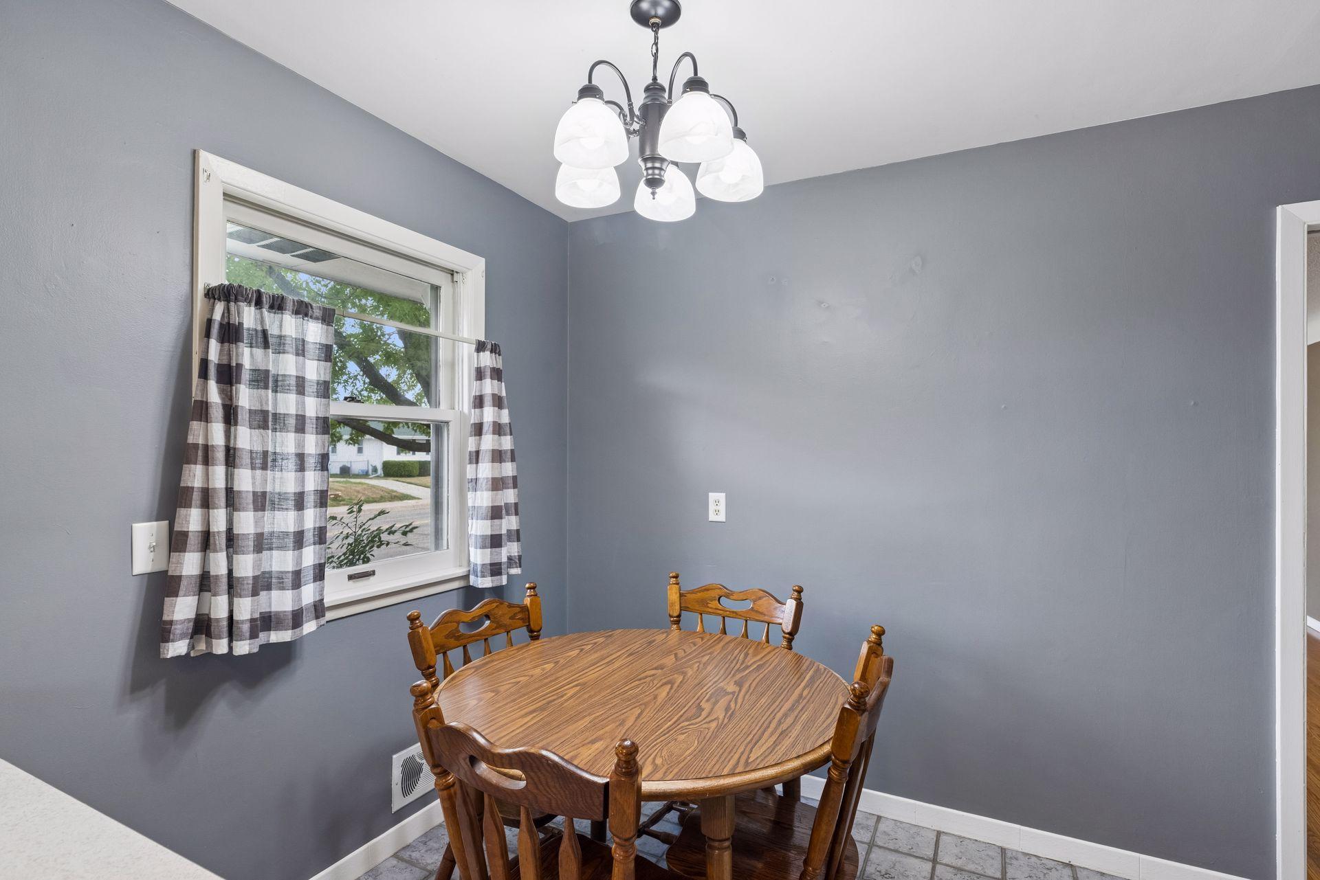 157 Poplar Street W