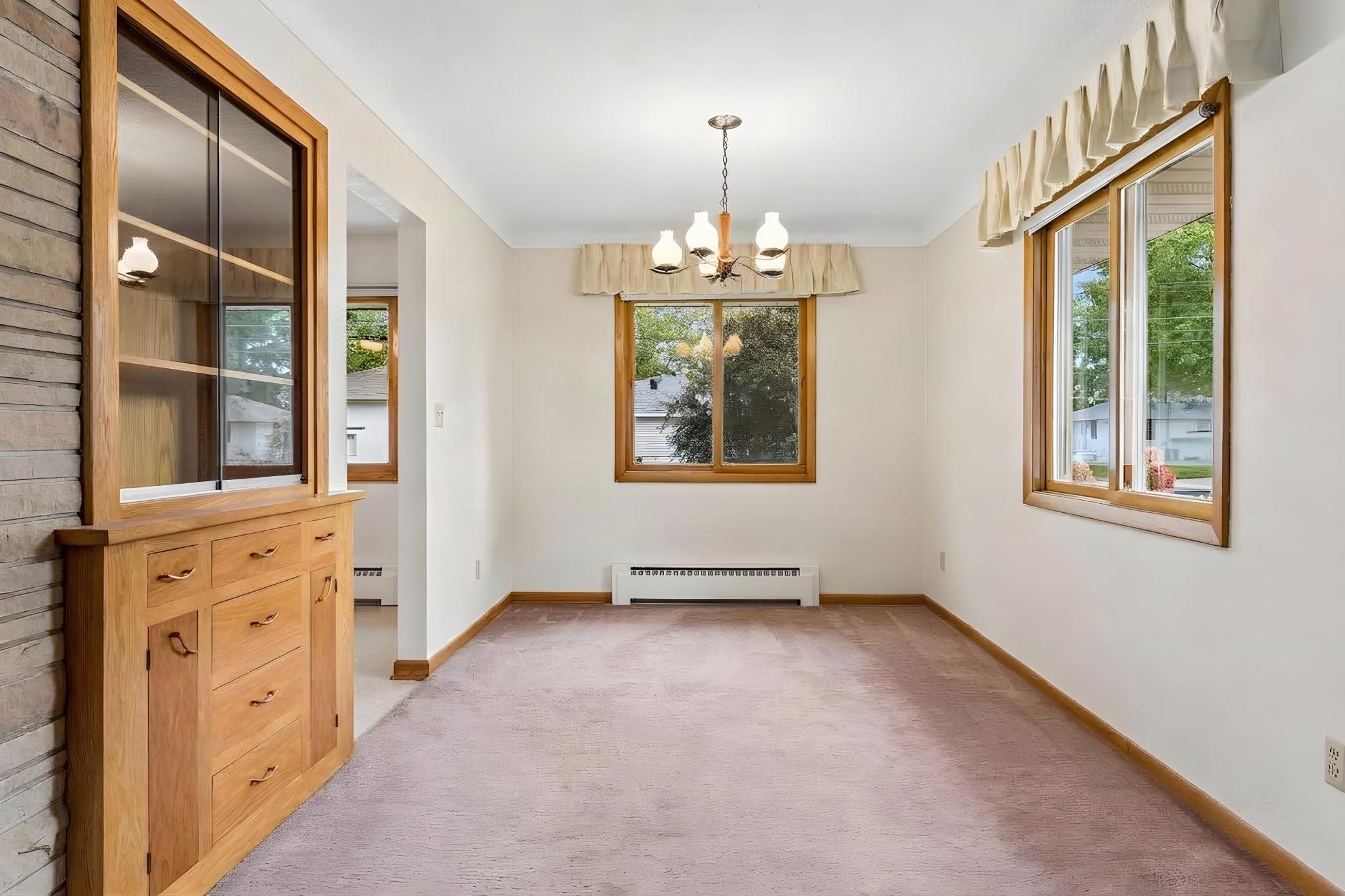 202 Ash Street W