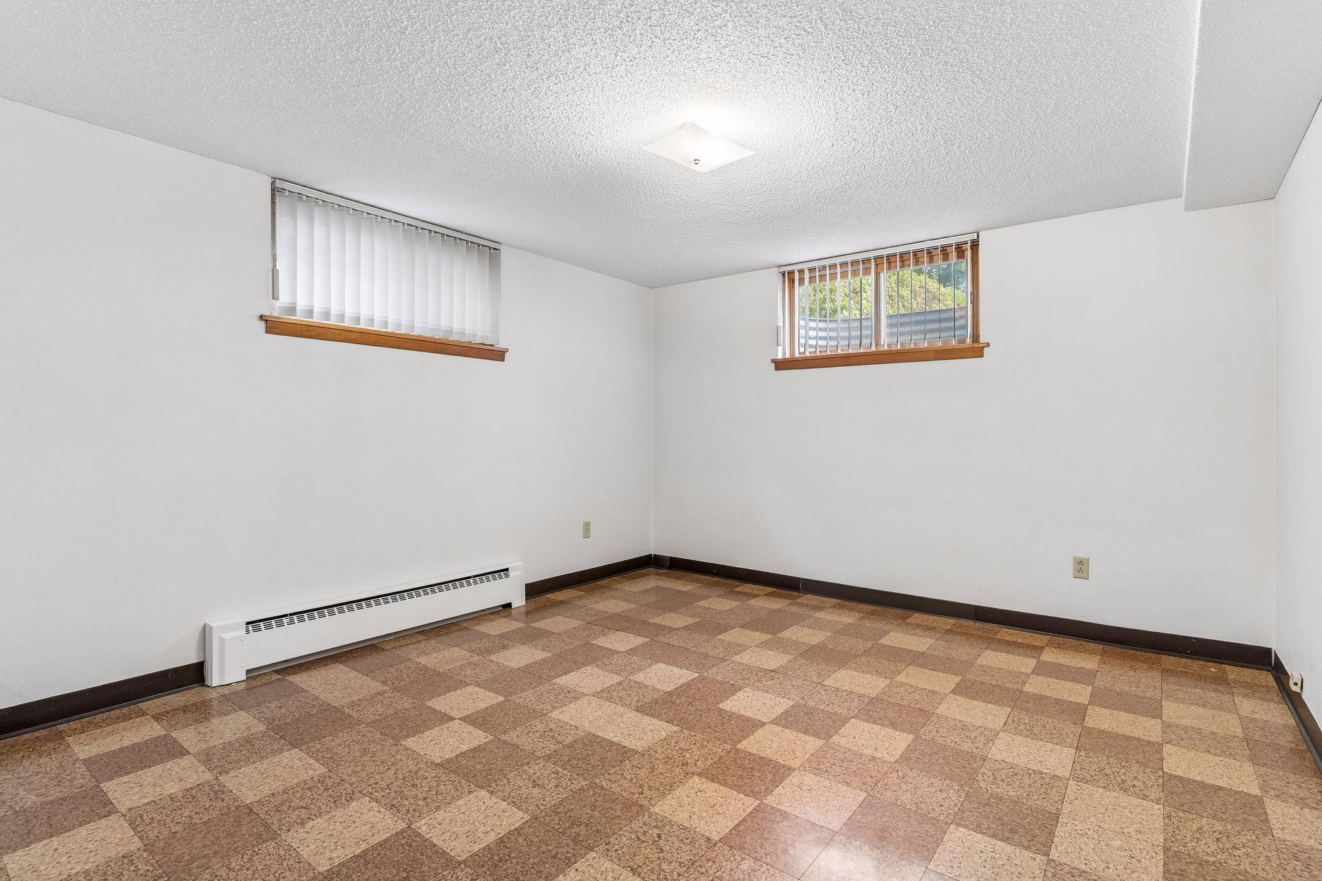202 Ash Street W