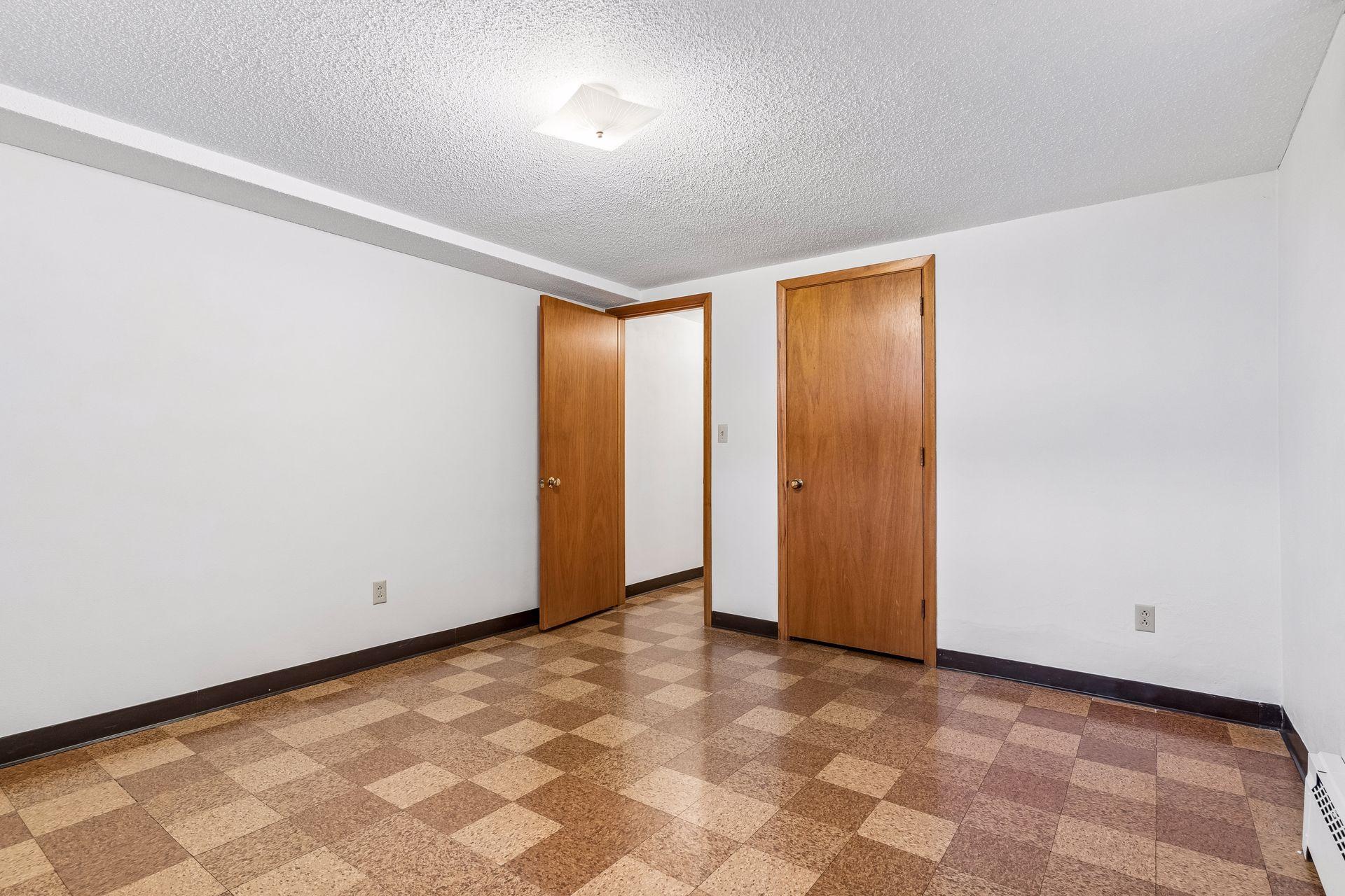202 Ash Street W
