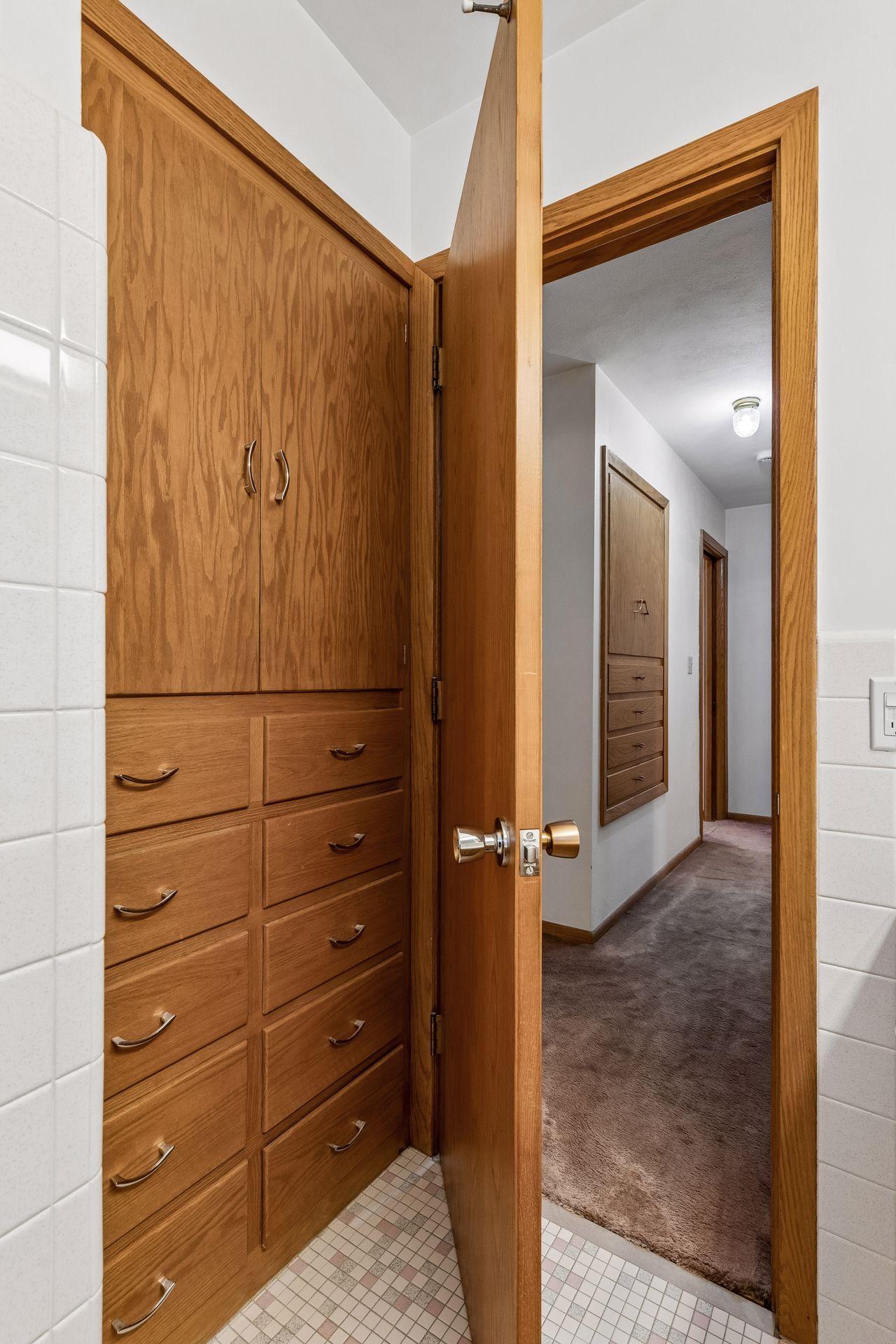 202 Ash Street W