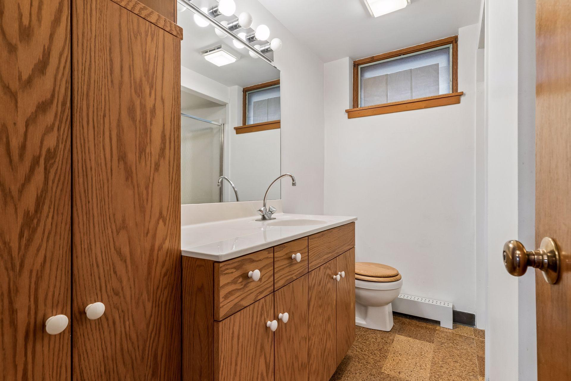 202 Ash Street W