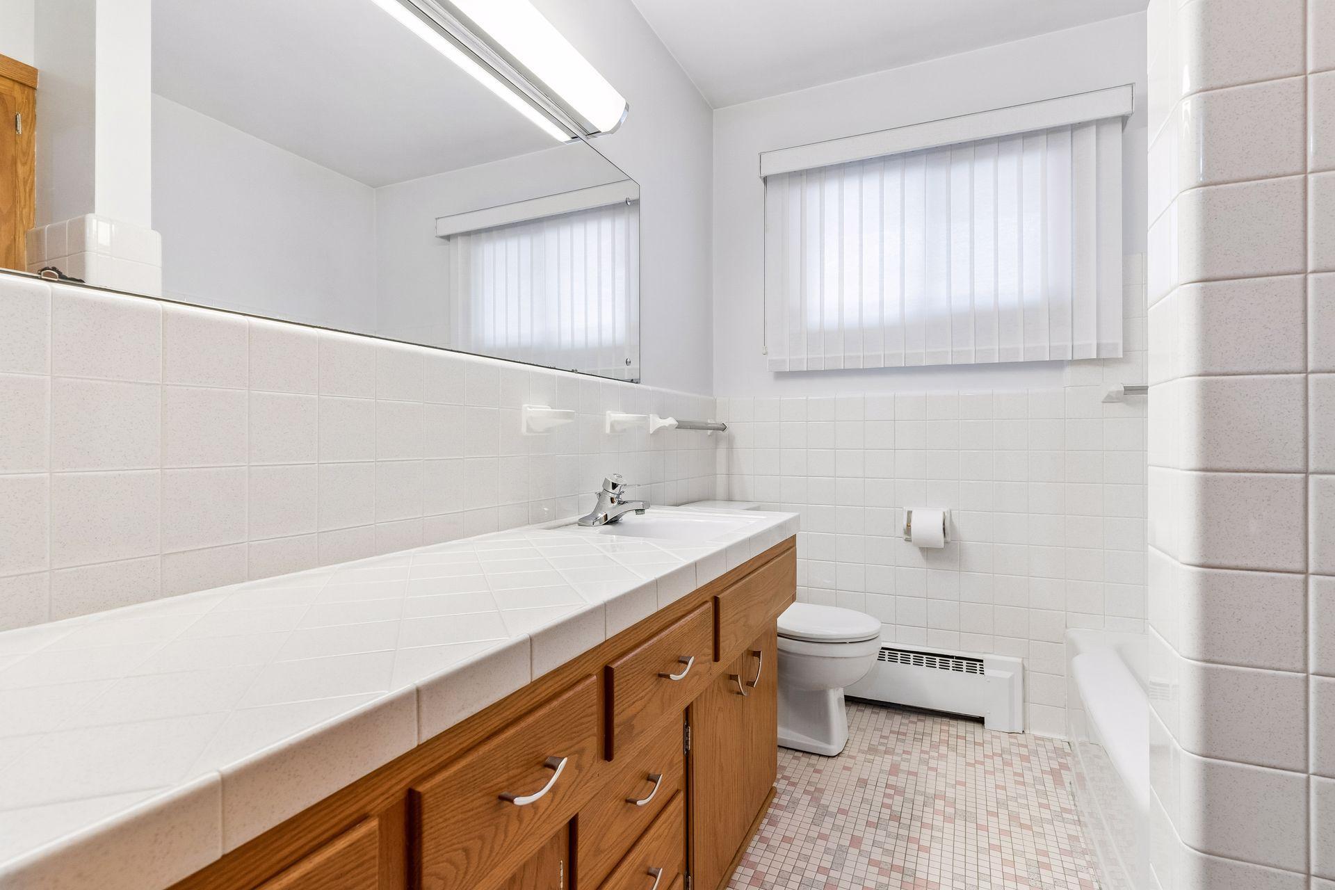 202 Ash Street W