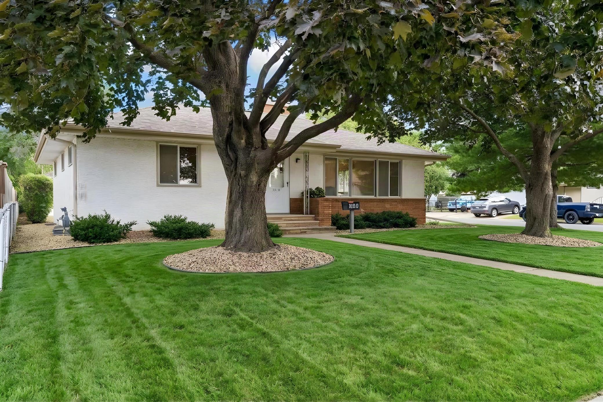 202 Ash Street W